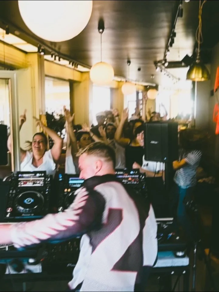 KIITOS @RAVESPRESSO HAD A JOLLY GOOD TIME 

hard to say what i love more edm or espresso espresso or edm&hellip;. anyway many horse samples were played

tell ur bech i said moro

💖💖💖💖