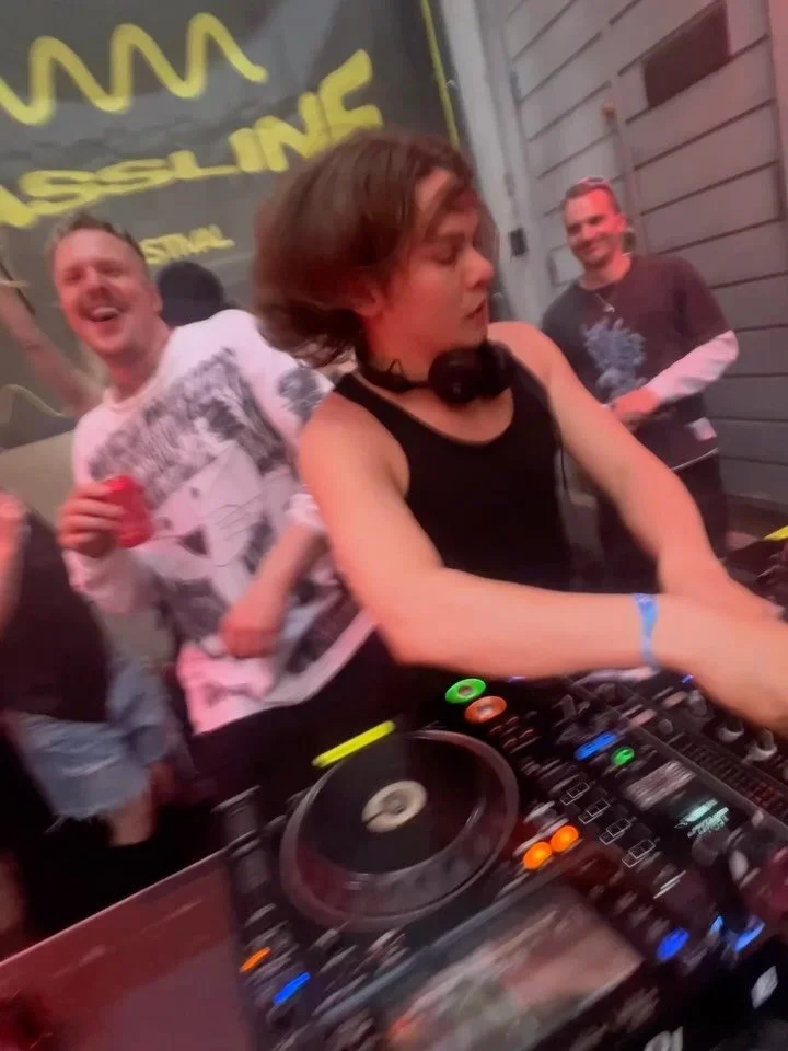 B2B MF DJ WUF 

our @basslinehelsinki set is up on soundcloud 

thank u From the depths of our < 3s

ps the mixer got baptised as I had just copped new @karo_koru glass jewellery which broke in the mayhem and some was 🩸spilled 
 
clips by

@olli_