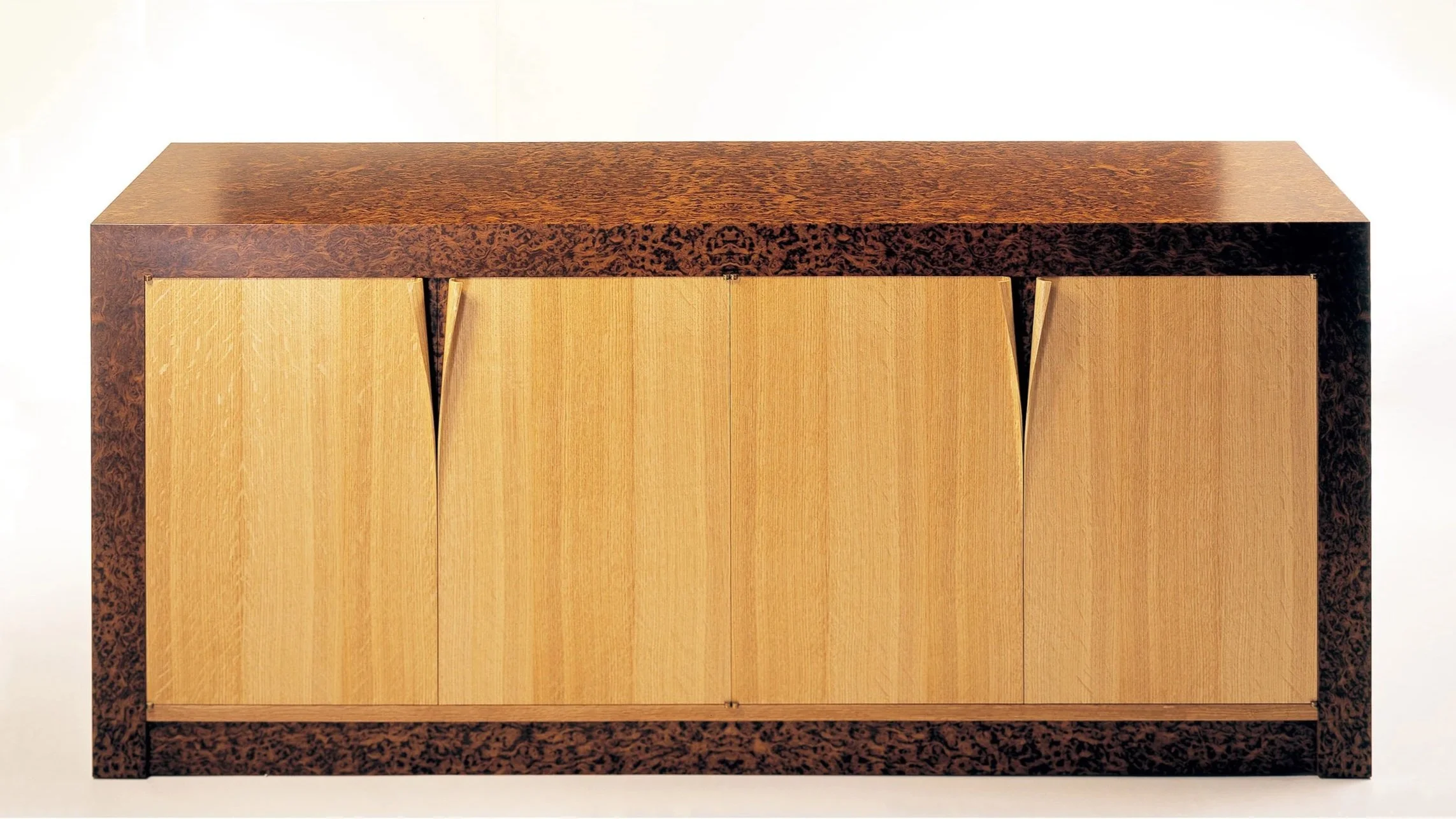Reveal Cabinet