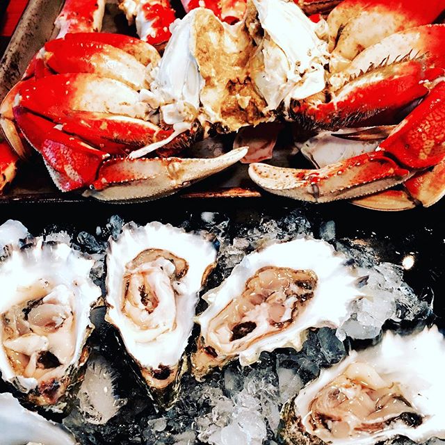 Seafood delight in the mountains of central Idaho. Always amazes me that we have access to such outstanding products and goods. #gratitude #oystersonthehalfshell #kissoflemon #sundayfunday #lifecelebrations #dungeness #kingcrab #handpicked #sagittari