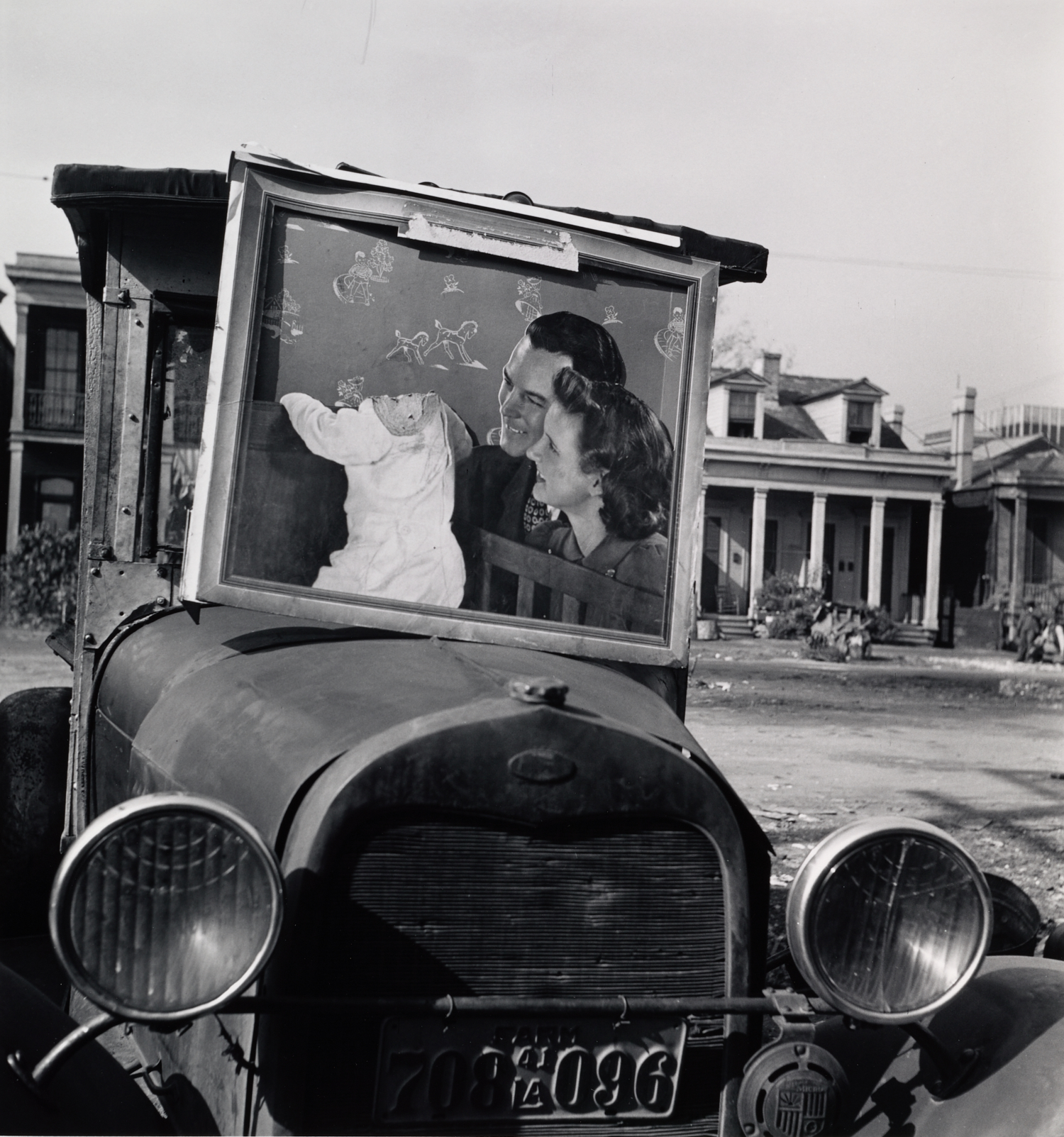 sign_with_child's_head_missing_american_south_19