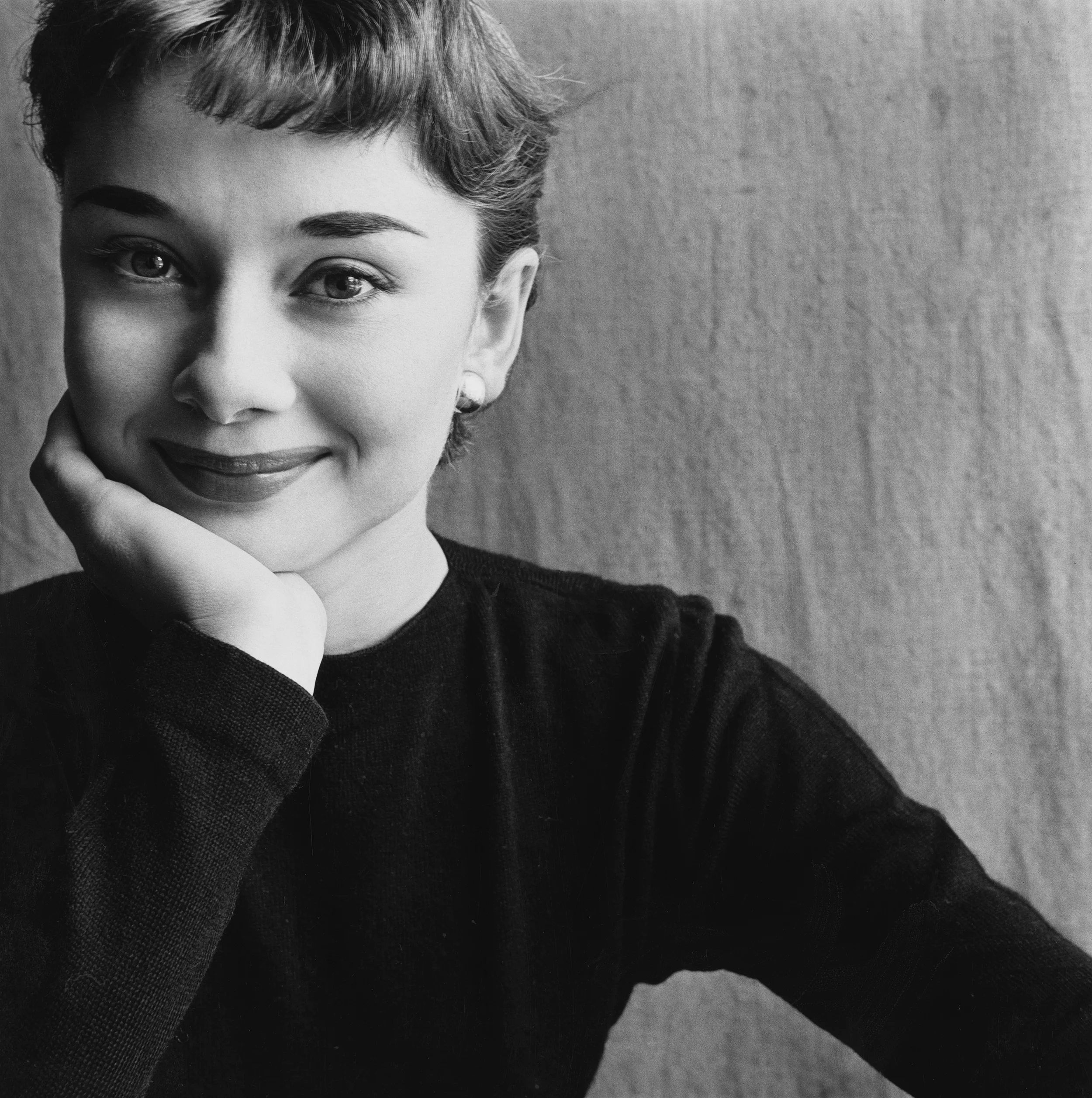 Irving Penn, Audrey Hepburn , Paris, 1951. © Condé Nast