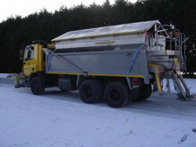 Large Demountable Dry Gritter