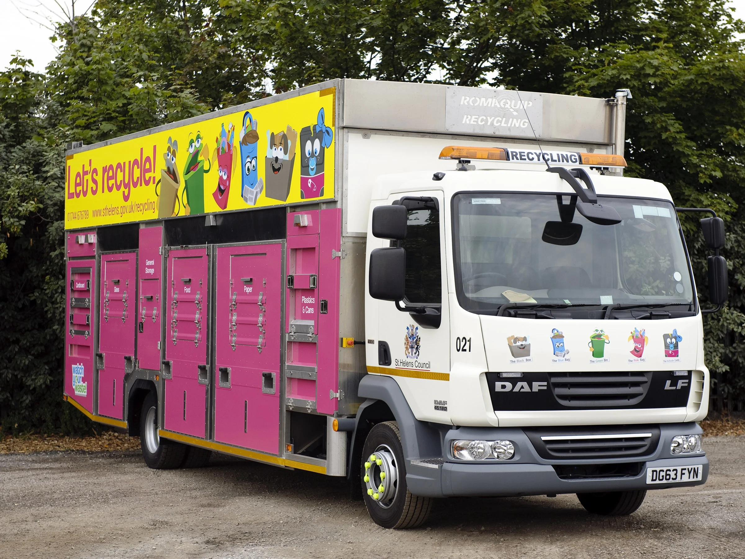 Stillage 12t Large 5.0m Std - St Helens Livery.JPG
