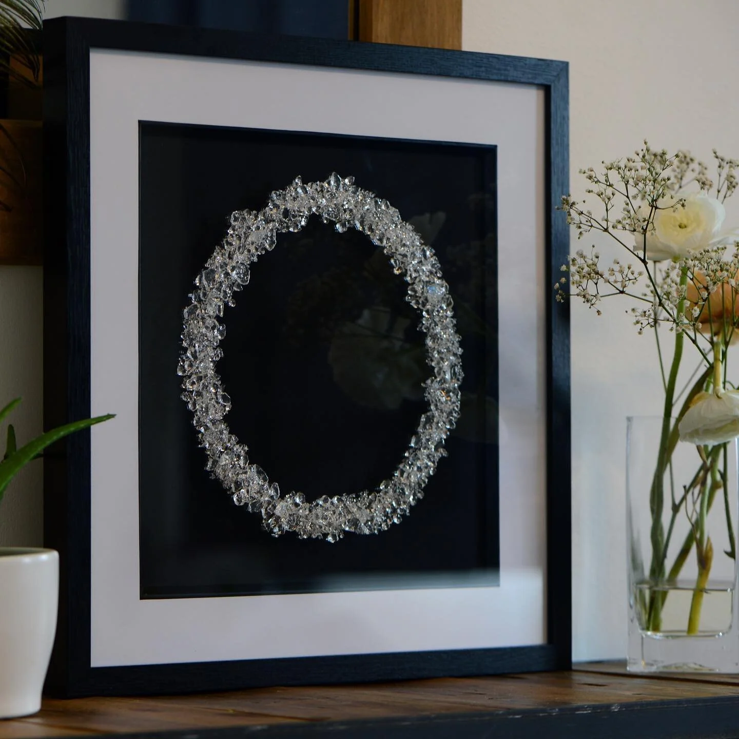 This stunning framed work is available to purchase from my website - link in the bio.
#unique #designer #interiorstyling #fresh #stunning #light #dark #cycle #life #evolving #crystalcollection #contemporaryart