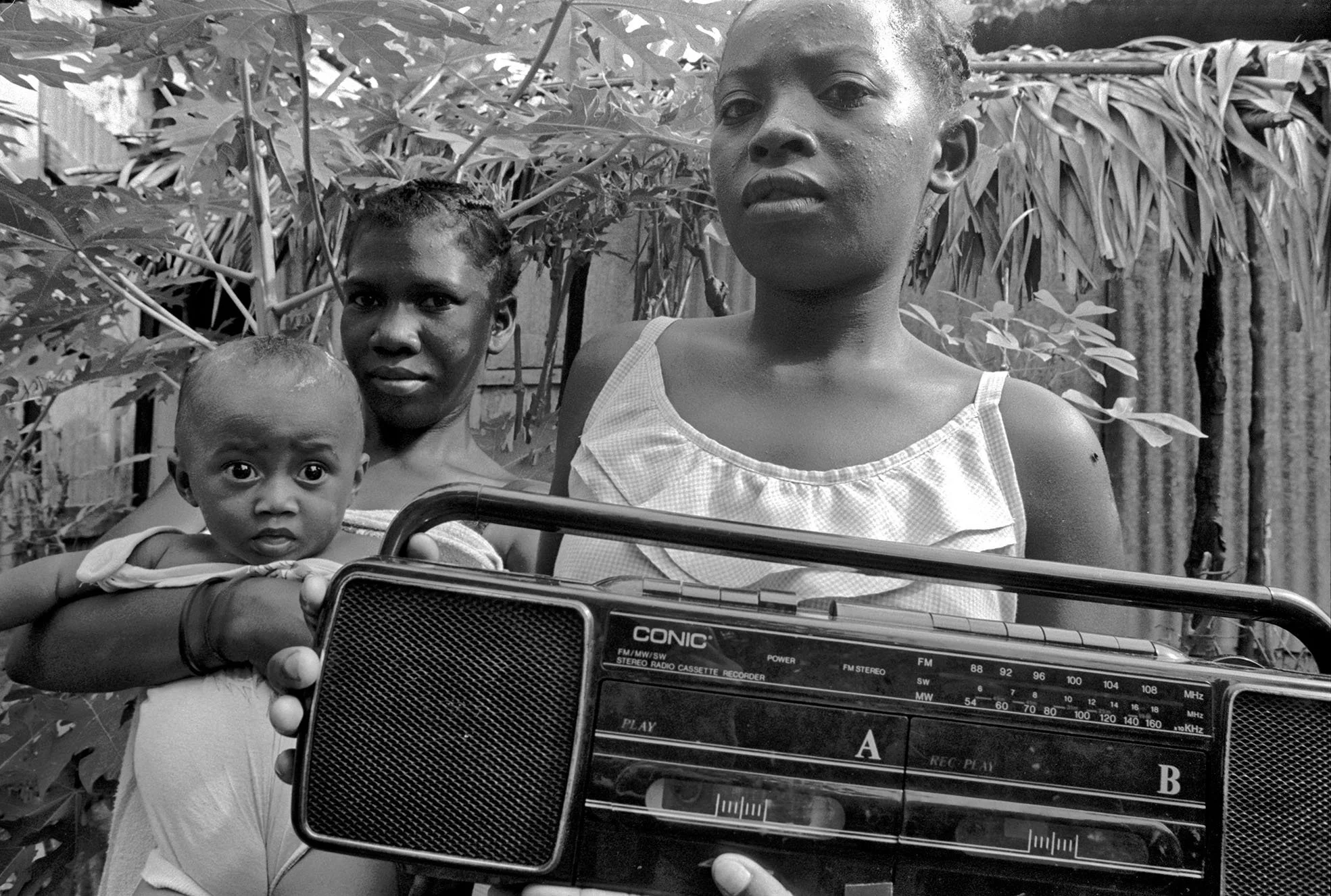 Madagascar_1993_NB_Majunga_GhettoBlaster.jpg
