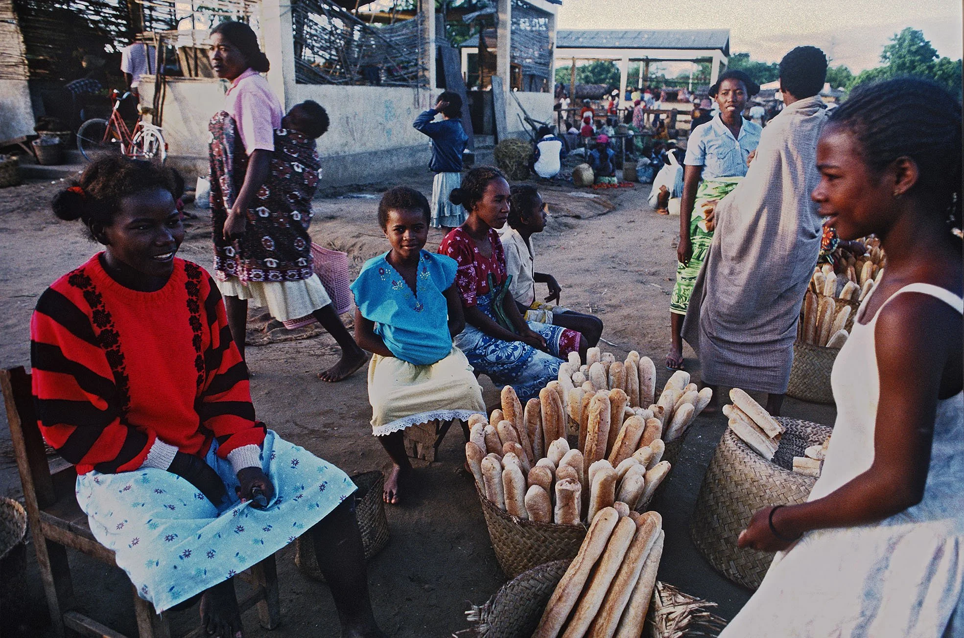 Madagascar_1993_Tulear_baguettes3.jpg