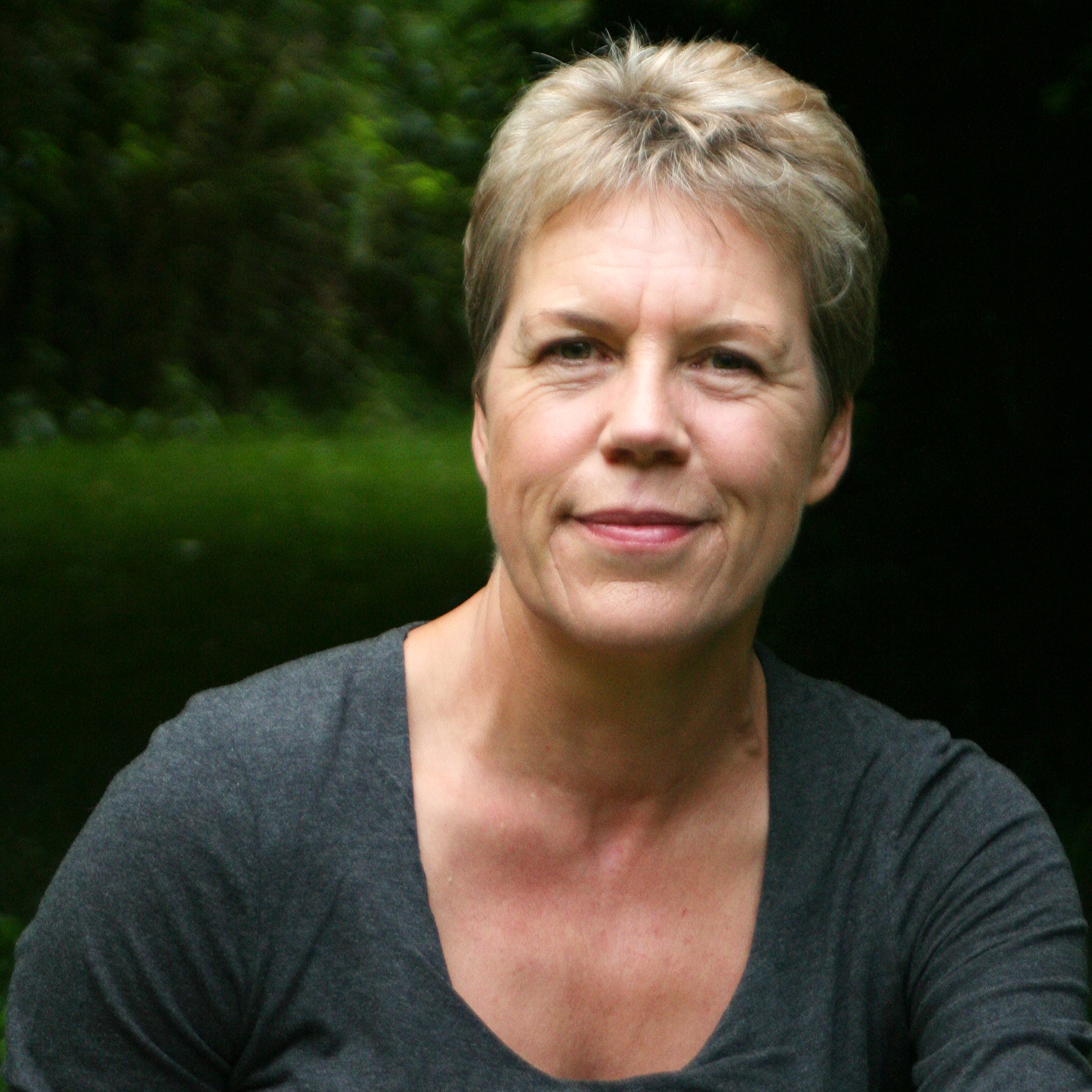 HELEN BROWNING OBE CEO of The Soil Association Healthy soils teem with life and possibility. As well as providing our food soils recycle, they soak up floods and carbon, and protect us against droughts. They’re a fragile foundation for life on earth. Let’s look after them! There is much still to learn but we could tackle the crisis facing our soils by getting the basics right and building up the organic matter in soil – the Soil Association’s target is to increase it by 20% in 20 years. The Sustainable Soils Alliance is a movement that unites those, like us, committed to taking urgent, lasting action.
