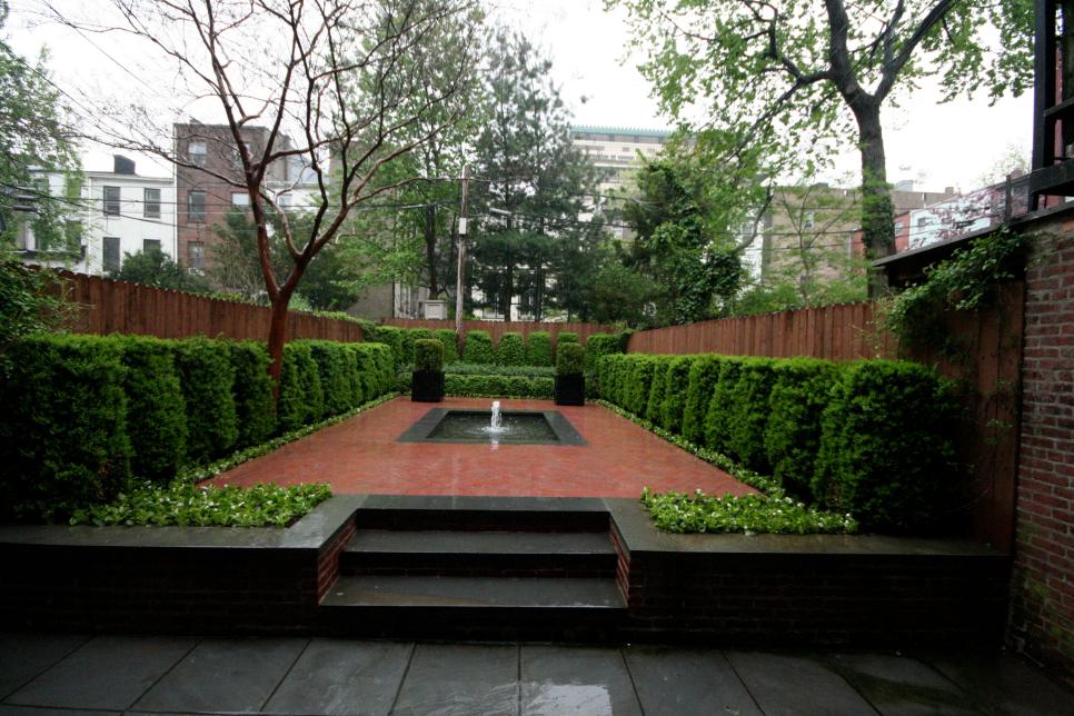 Brook Landscape Press HGTV Regal Garden Design
