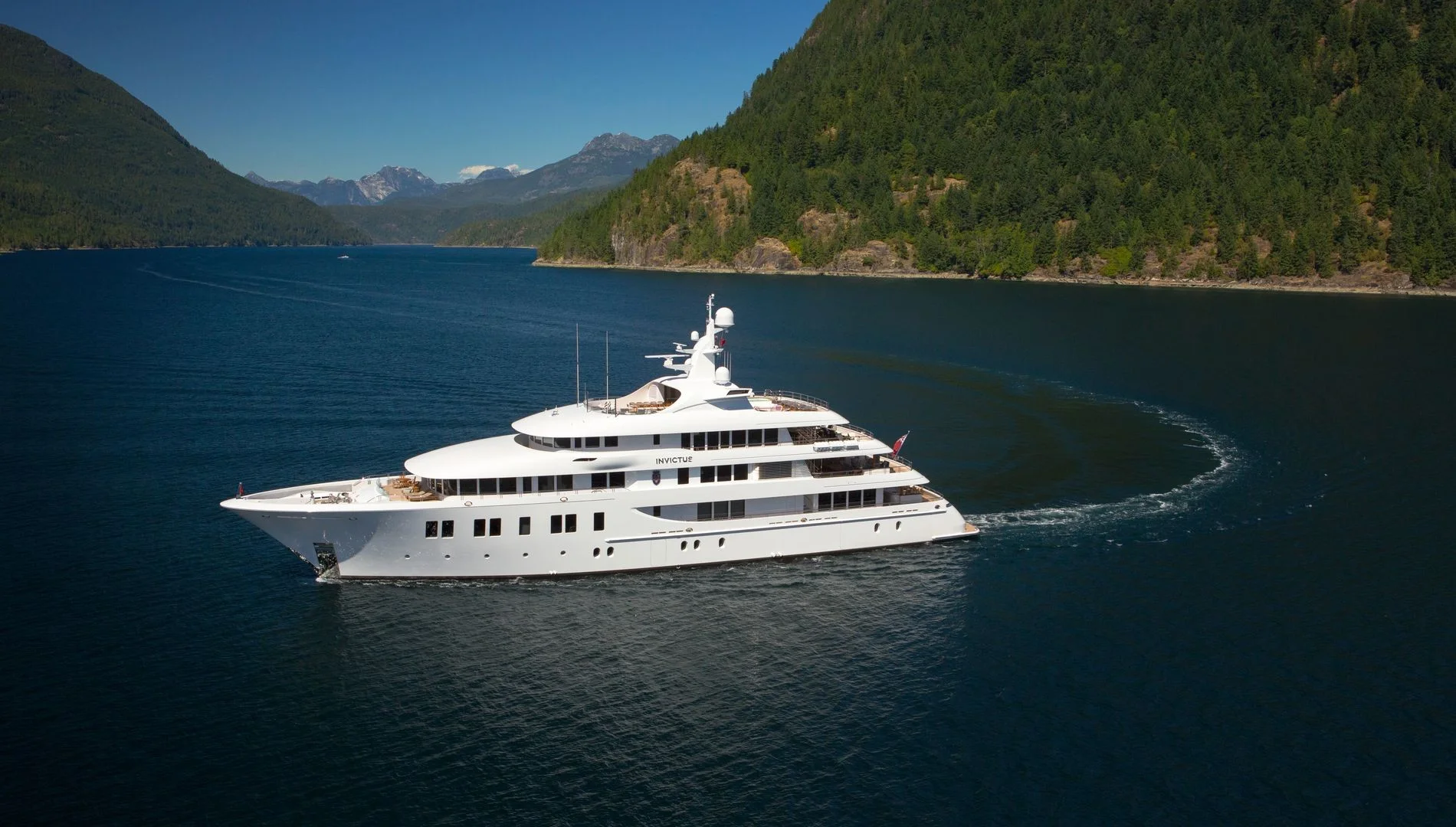 INVICTUS-MOTOR-YACHT-CHARTER_main.jpg