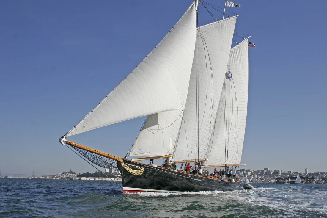 americaYacht.jpg