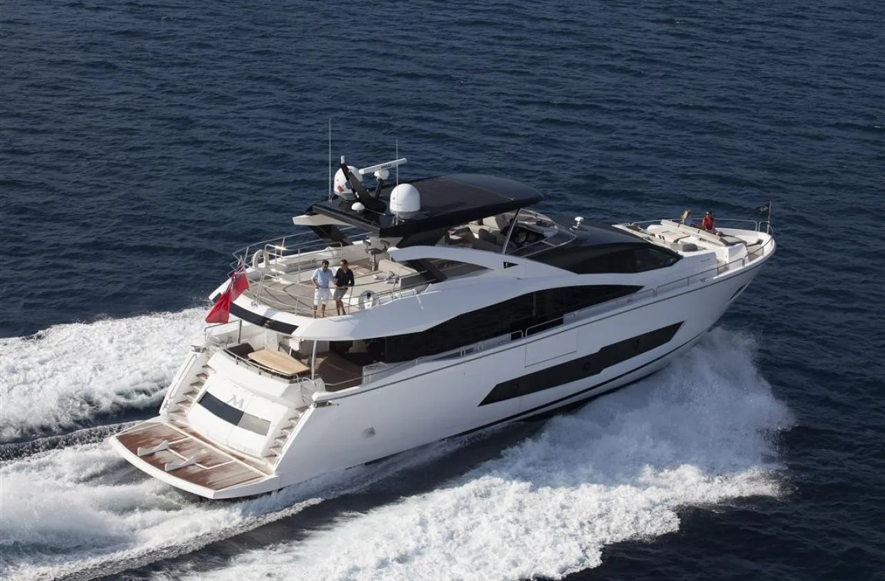 Sunsseker 86 Aft quarter.jpg