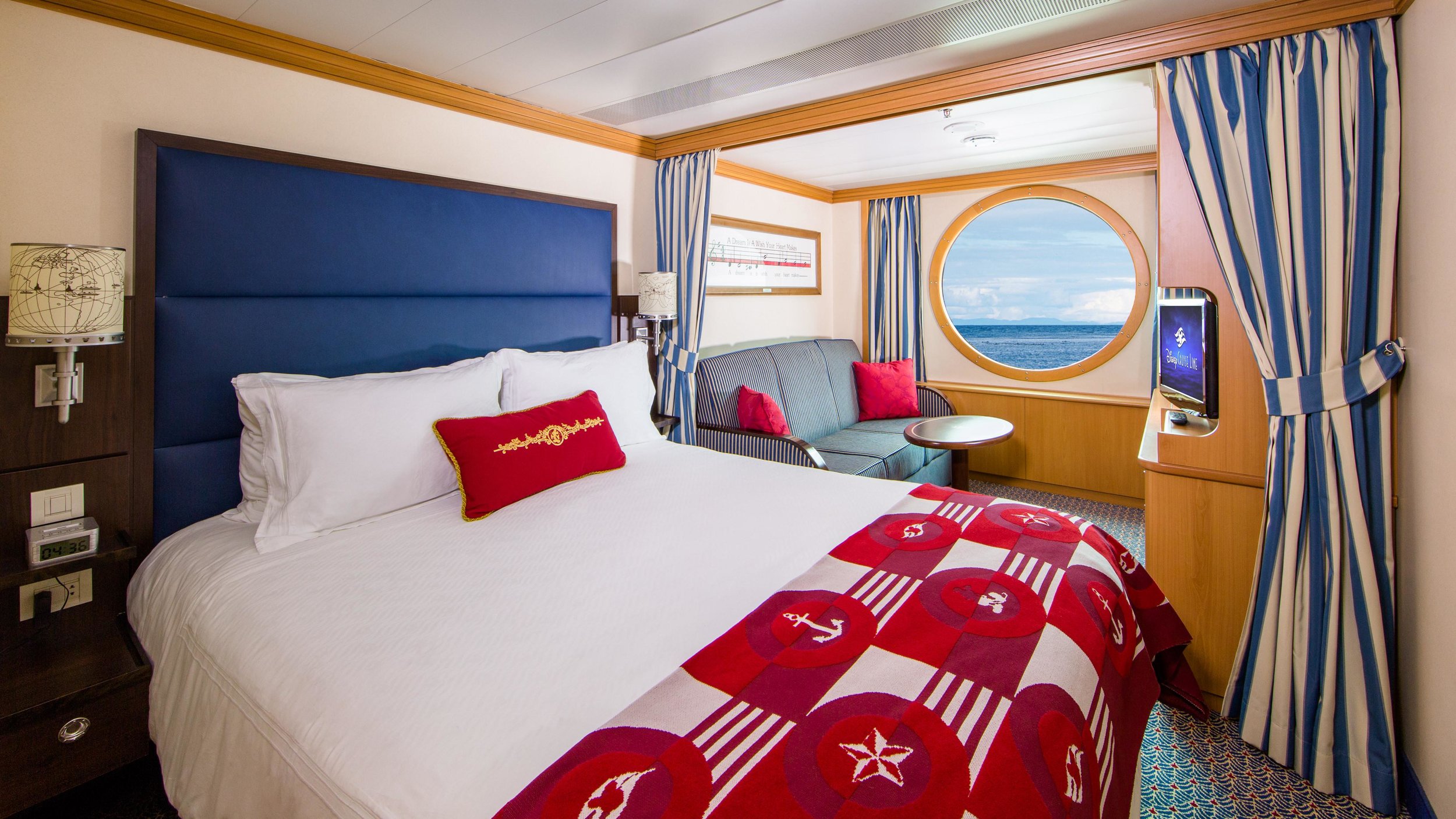 DM09a-deluxe-oceanview-stateroom.jpg