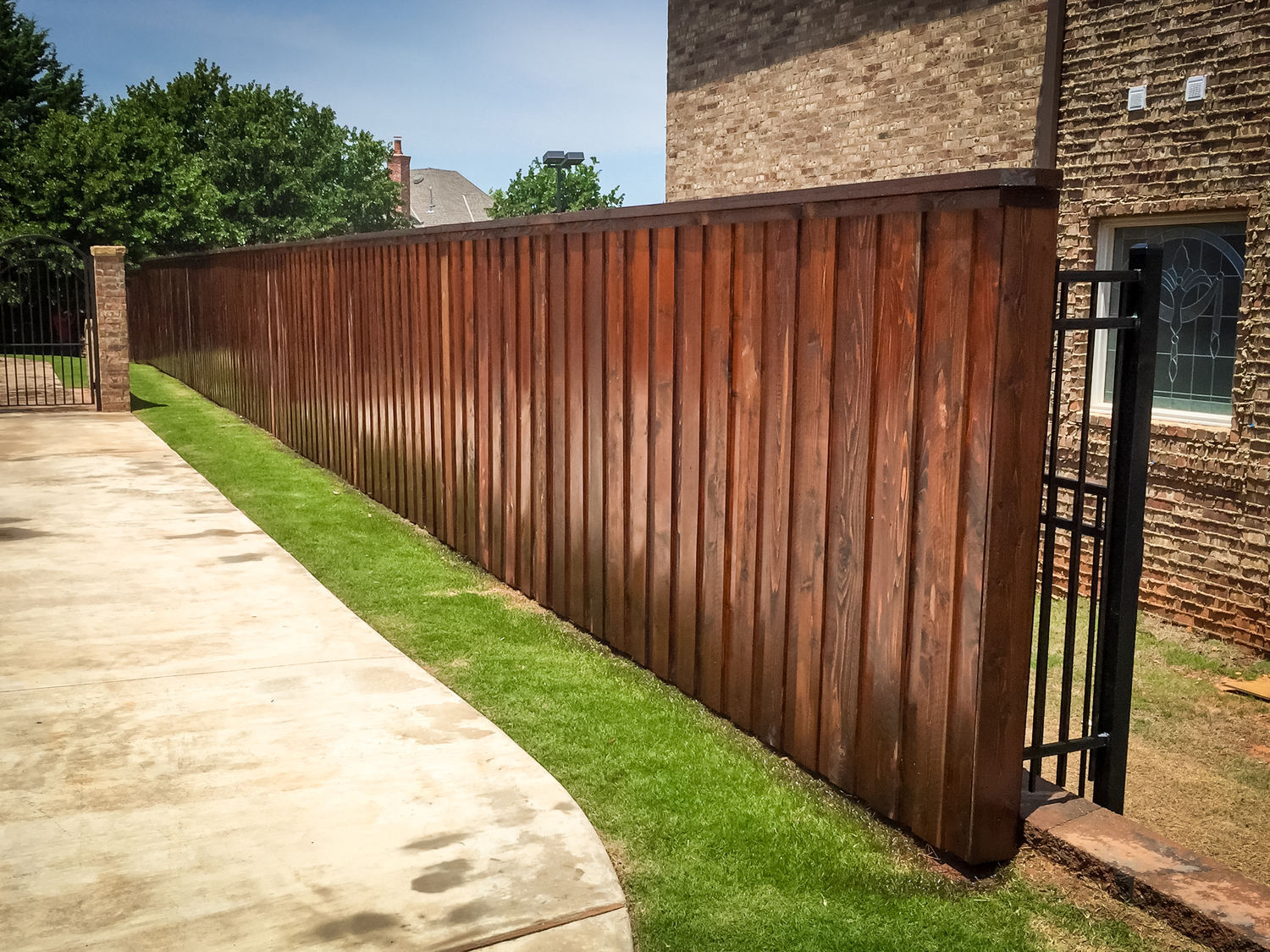 custom-stain-fence-gate-redriverfence-1.jpg