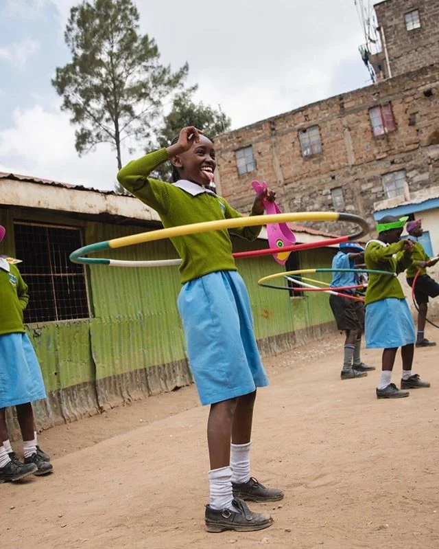 Loving these happy photos from a friend who took #hoolaforhappiness #travelhoops to #kenya on a #missiontrip ⭕️⭕️⭕️⭕️⭕️
.
.
.
#spreadjoy #joytotheworld #hoopdance #circlesmaketheworldgoround #littlehoopers #hooplove #circleoflife #hoopgames #dancemin