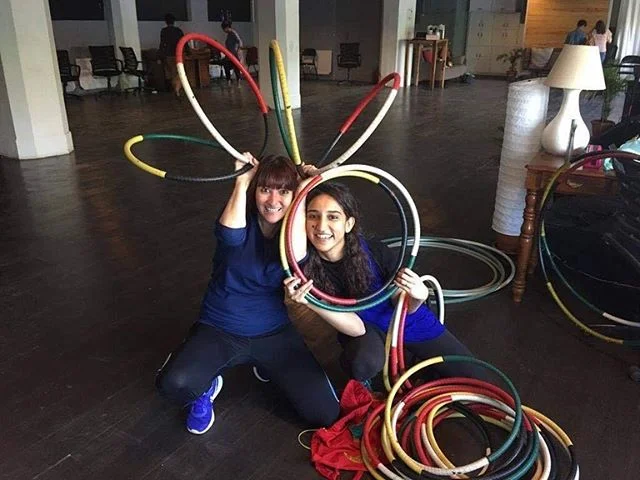 Amazing pics of #spreadingjoy at #avatarchurch in #mumbai sent in today by #hoolaforhappinessindia team @renellesnelleksz @rahelchakola ⭕️🇮🇳🙏❤️⭕️🇮🇳🙏❤️
.
.
#hoolaforhappiness #spreadjoy #mumbaidance #danceindia #hoopdanceindia #hoopersofindia #h