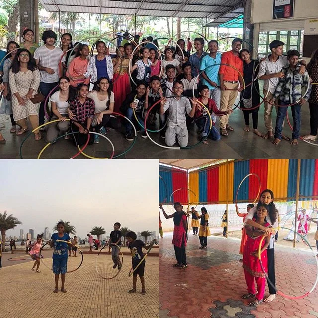 Hoola JOY all over #India with #joyspreader @rahelchakola ⭕️⭕️⭕️⭕️🎈🎈🎈🎈🎈❤️❤️❤️❤️
.
.
#hoolaforhappiness #spreadjoy #hoolaindia #hoopersofindia #indiahoopers #mumbaihoops #hoopgames #danceindia #indiadance