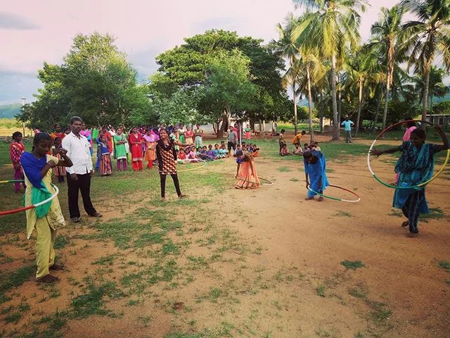 Love getting surprise pics from what our friends in India 🇮🇳 are doing with hoops in their community to bring joy 💕🙏⭕️🎉🥰❤️
.
.
#hoolaforhappiness #spreadjoy #joyspreader #hoolaindia #hoopersofindia #indiahoopers #hoolaforhappinessindia #hoopjam