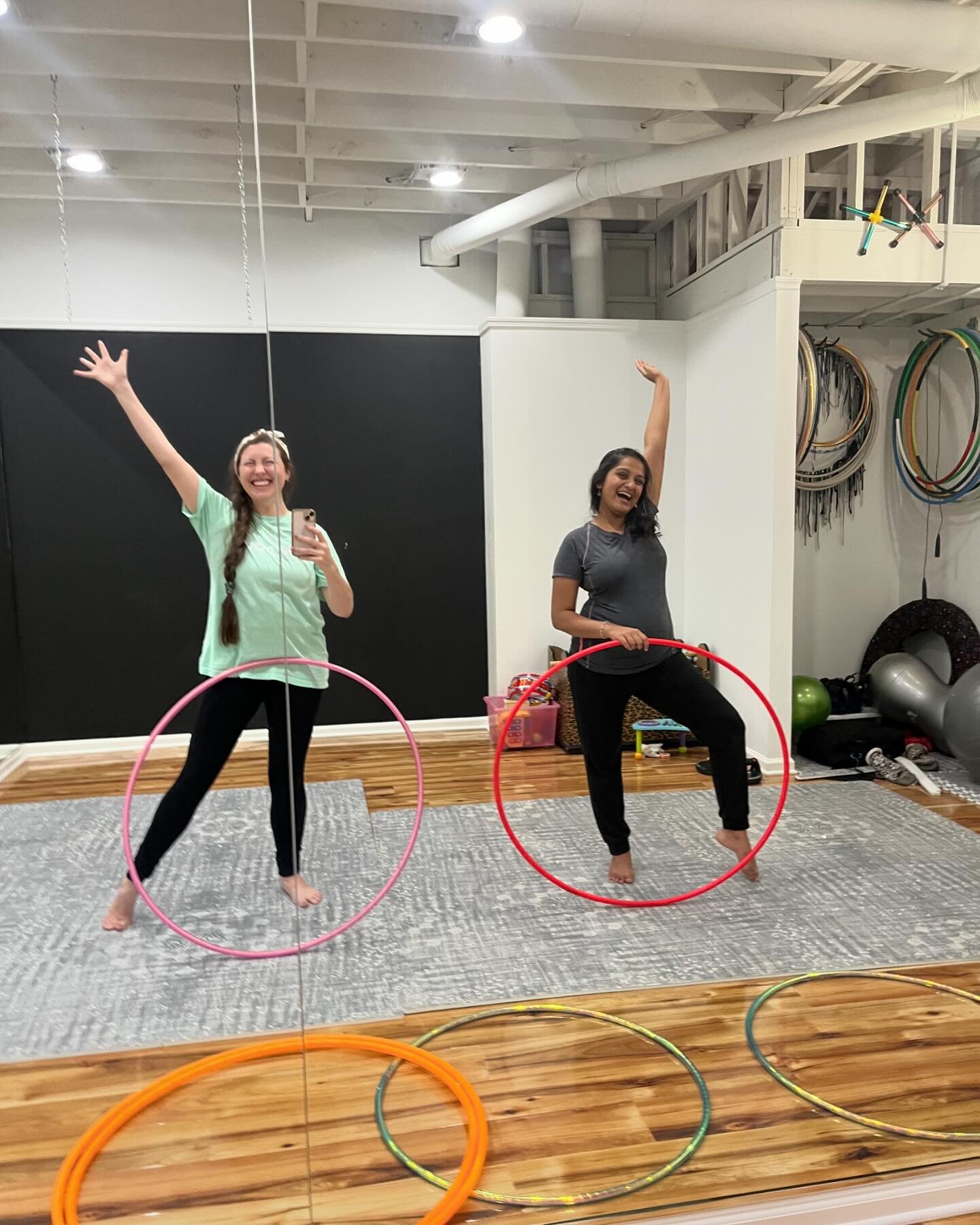 ⭕️ My clients bring me so much JOY 🎈 I love what I DOULA!!! ⭕️

🌿 Prenatal meetings are always more JOYFUL with Hoops! Each of my moms get a handmade hoop ⭕️ to take home for pregnancy exercises. We go over a bunch of good stretches &amp; some fun 