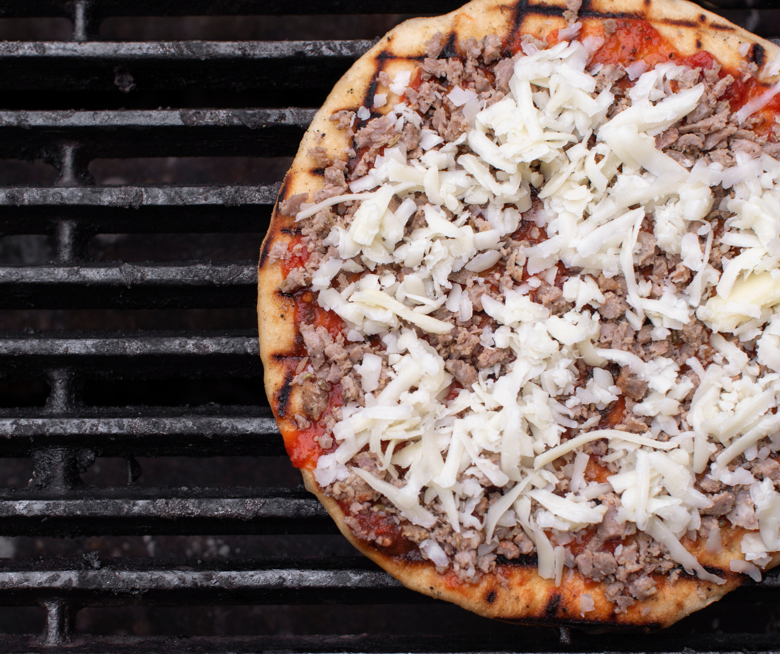 Grilling pizzas - Broders’ Style