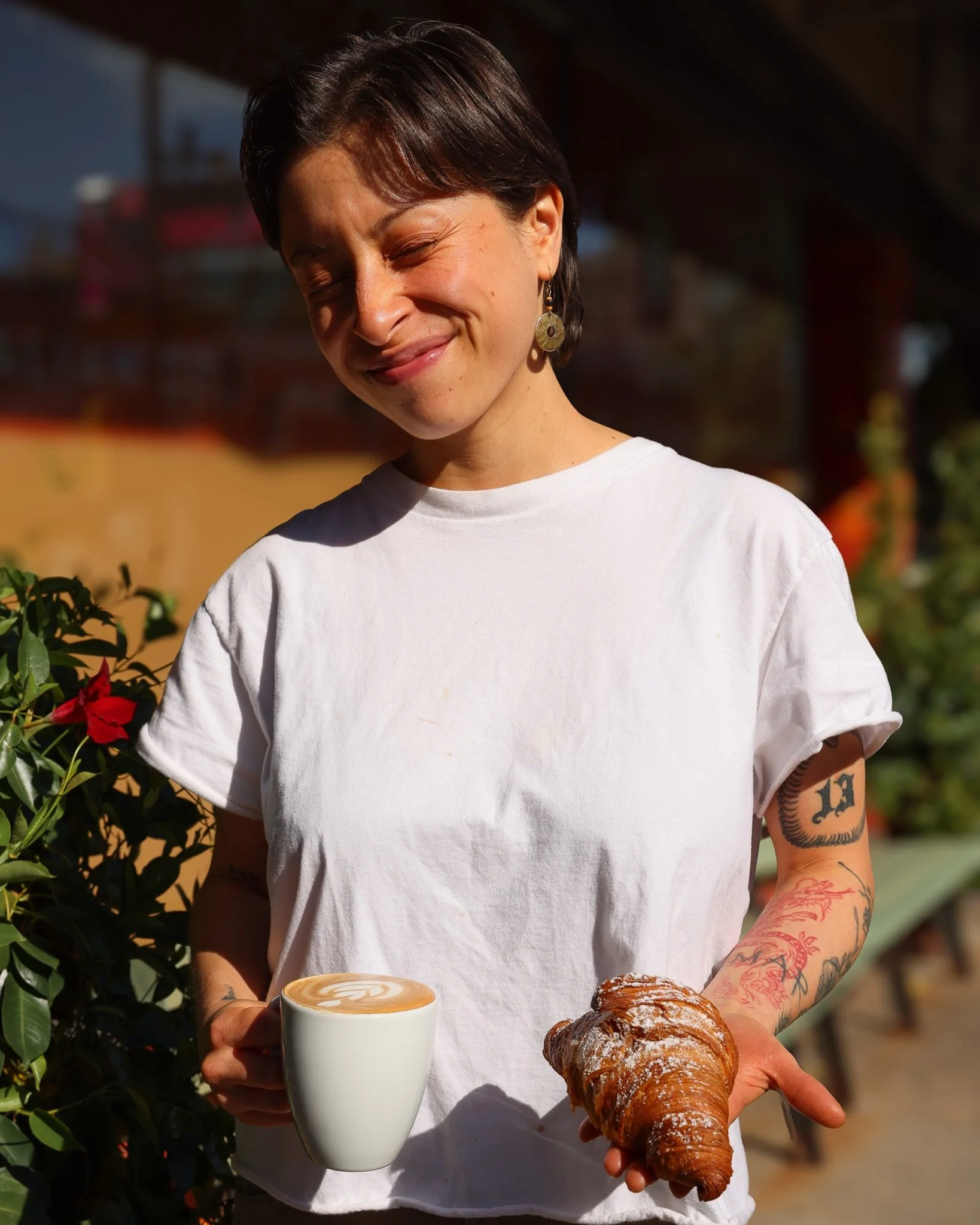 Early bird gets the cornetto 🥐☕️ There&rsquo;s no better way to start an autumn morning than a warm latte and our Marmalata cornetto: buttery, flaky pastry filled with apricot jam and finished with a dusting of powdered sugar. 

Baked fresh every mo