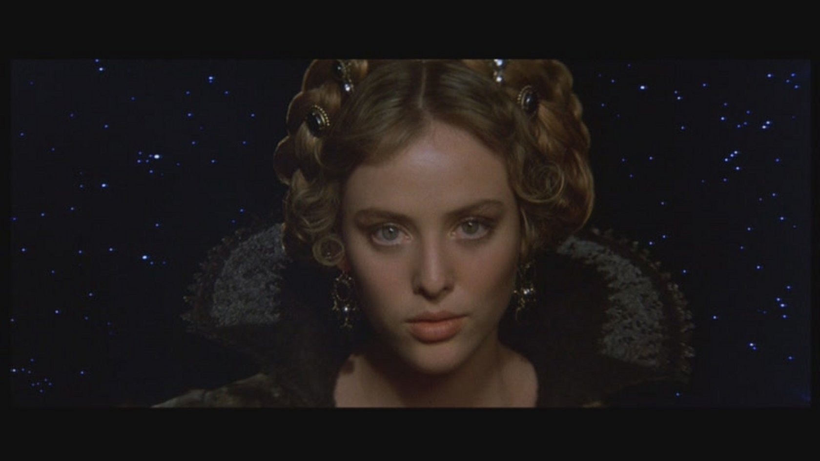 Princess Irulan levering in some prologue. Phwoar, look at that soft lighting.