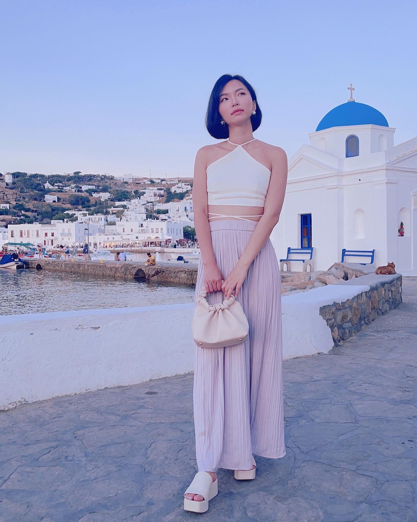 Dreaming about Mykonos 🇬🇷 
Sunday deep thought 😆: Starting today, I will
Let go of what's gone
Appreciate what's still here
Look forward to what will come

Sometimes we have to let go of what hurts us 
even though it hurts to let go.

Trust the pr