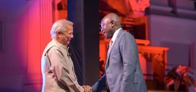 Nobel Laureate Muhammad Yunus signs agreement with Becker College