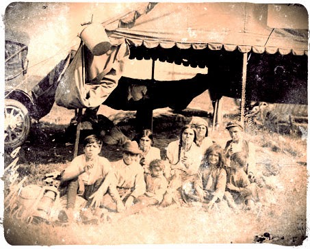 A gypsy family photographed in Chicago around 1911