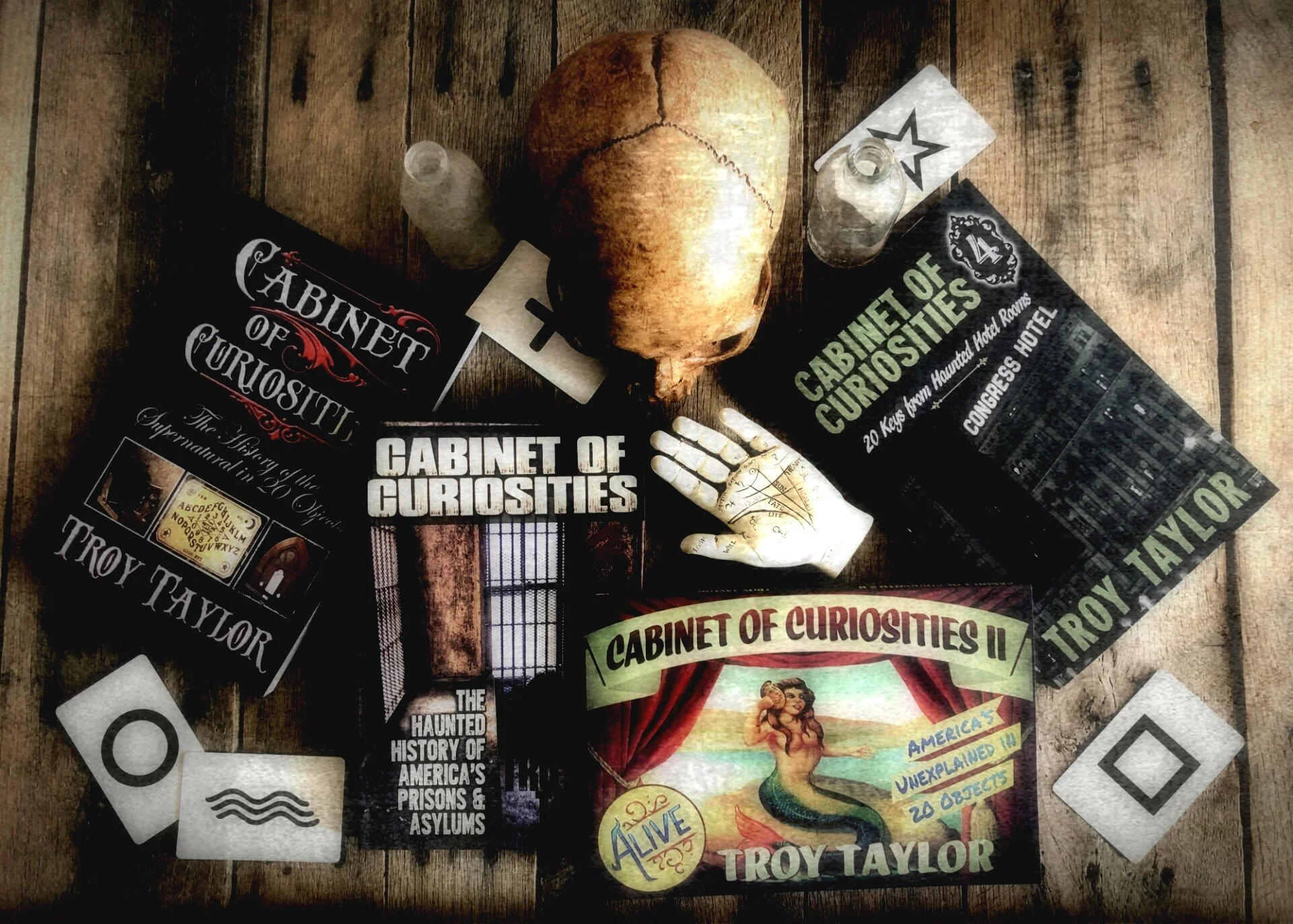 OF CURIOSITIES BOOKS — American Hauntings