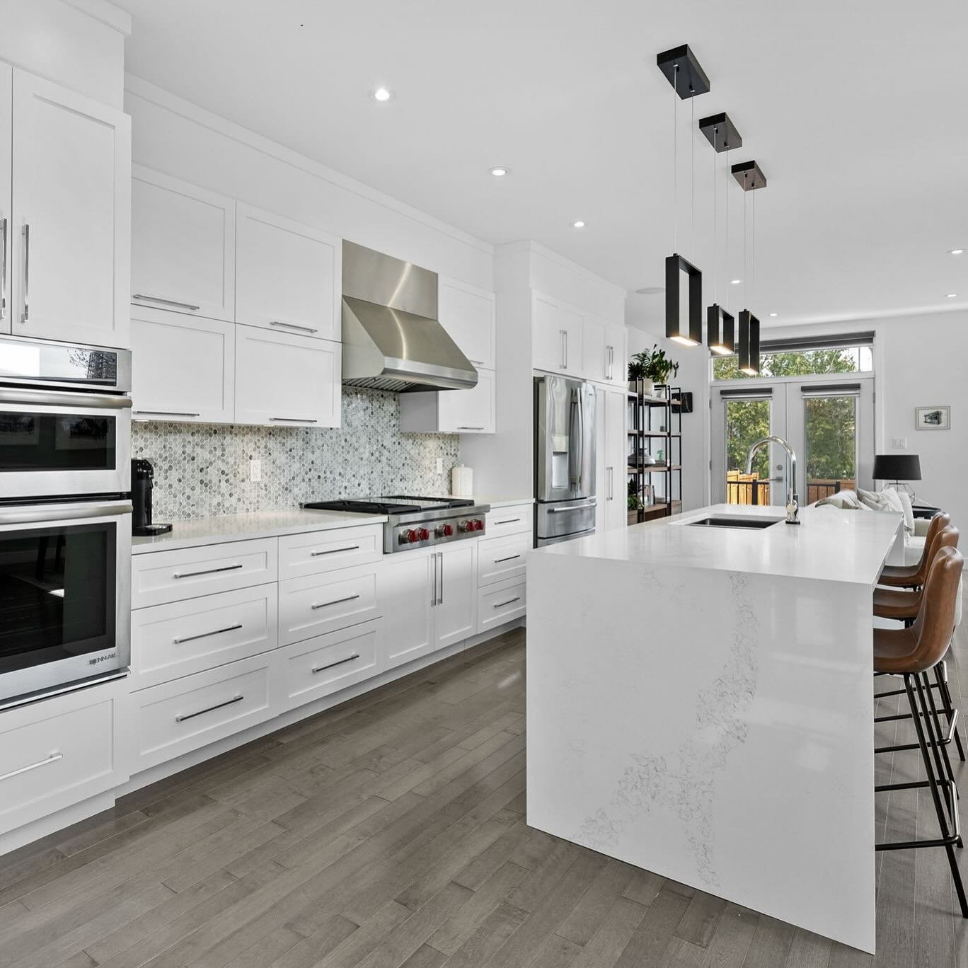 White kitchens stand the test of time, along with quartz counters, stainless appliances, and oversized islands for entertaining 🫶🏼 

This one has it all at 623B Westview, Westboro 

#timelessdesign #luxurylifestyle #customhomes #dreamkitchen #wolfs