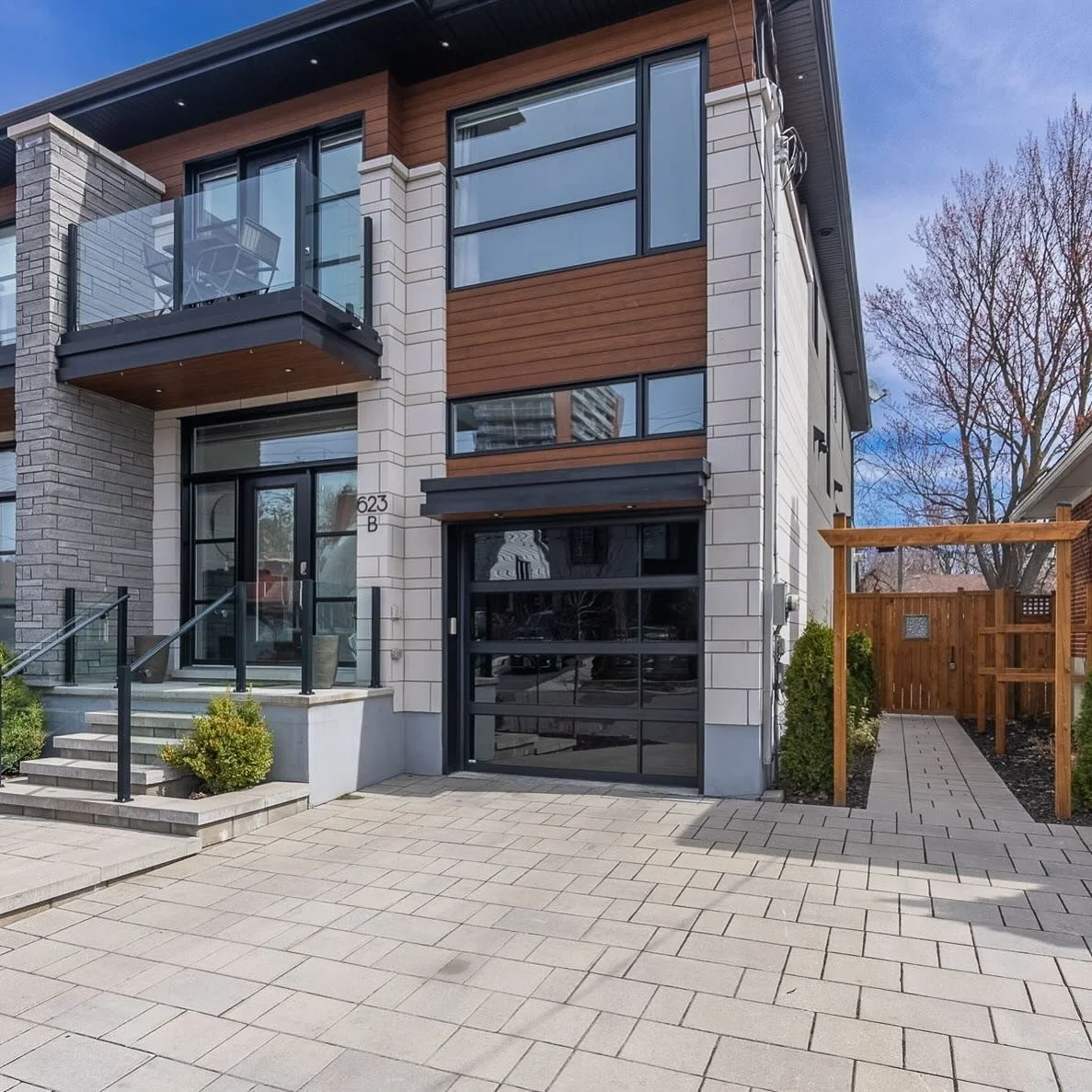 Save the date! 🎉 Thursday May 16th, stop by this gorgeous semi-detached home in Westboro, from 10-12pm. See for yourself the gorgeous finishes, wide-lot difference, and custom details throughout! 

📍 623B Westview, Ottawa

#agentopenhouse #publicwe
