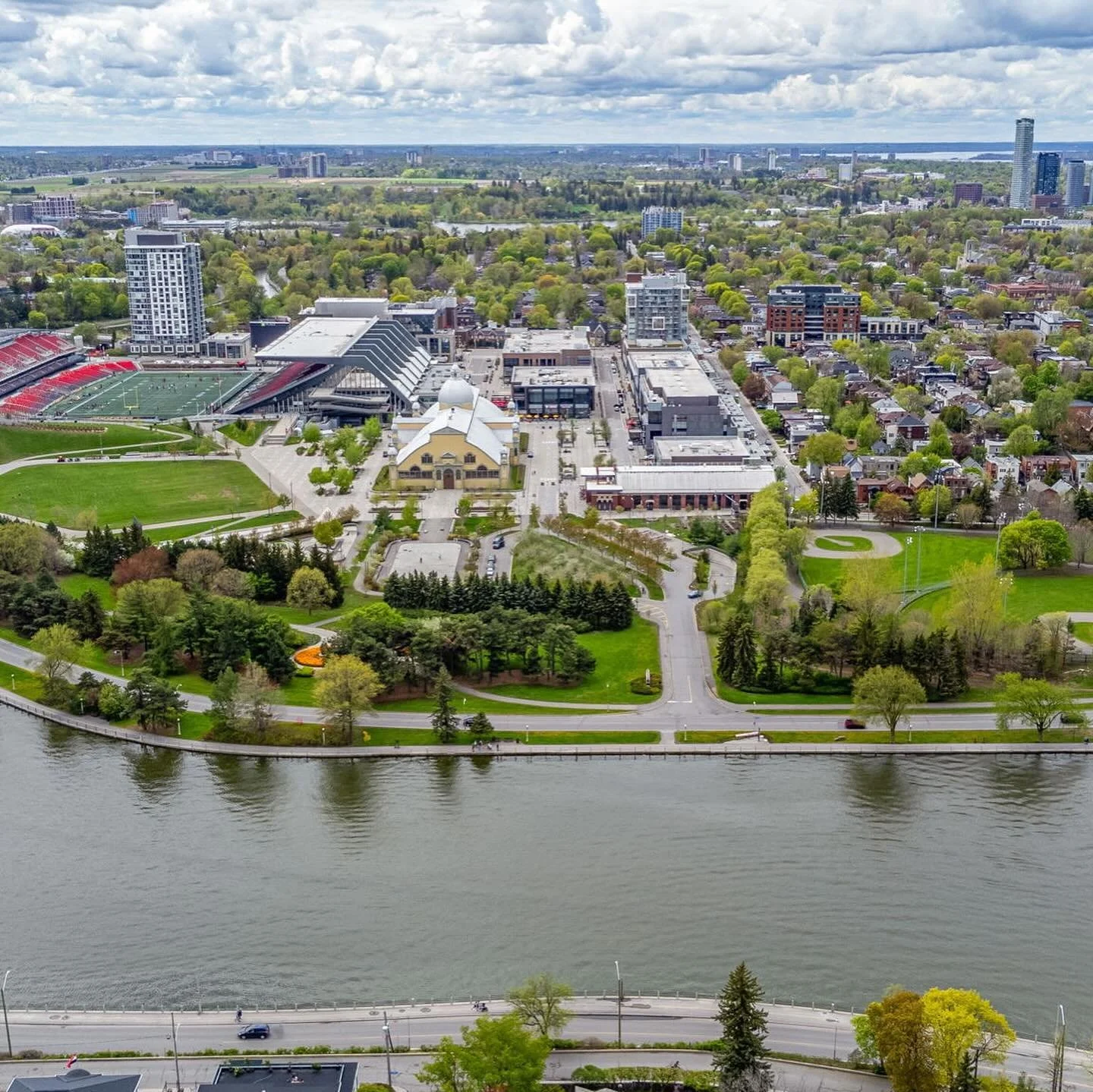 20 Regent Street is located on a quiet one way street, in the heart of the Glebe, perfectly situated between the Canal &amp; Bank St, in this sought-after neighbourhood 🤩

Steps away from shopping at TD Place, your favourite coffee shops on Bank St.
