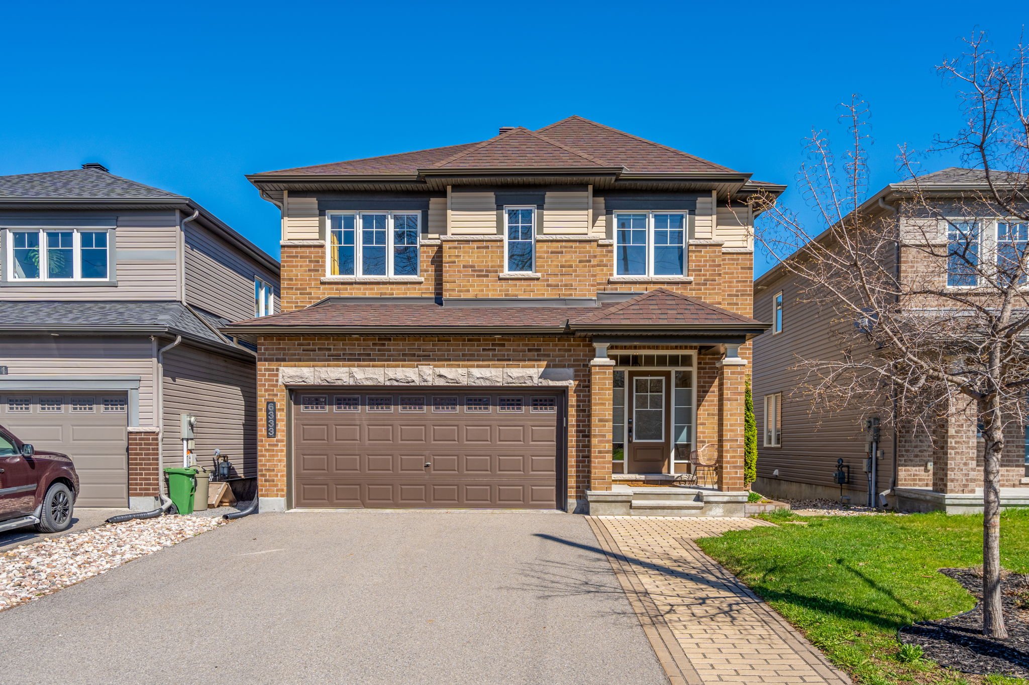 1-web-or-mls-6333-renaud-rd.jpg