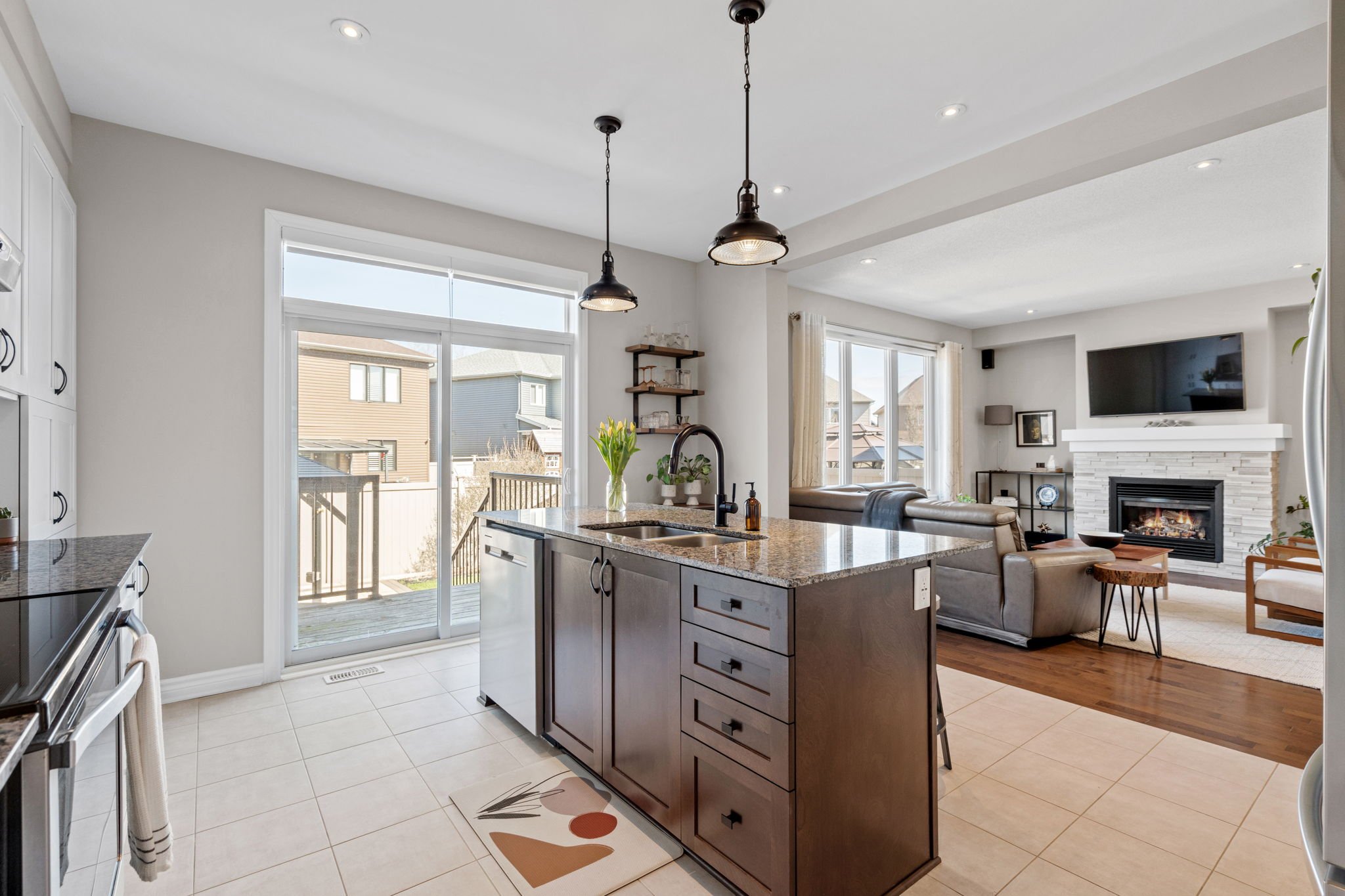 19-web-or-mls-6333-renaud-rd.jpg