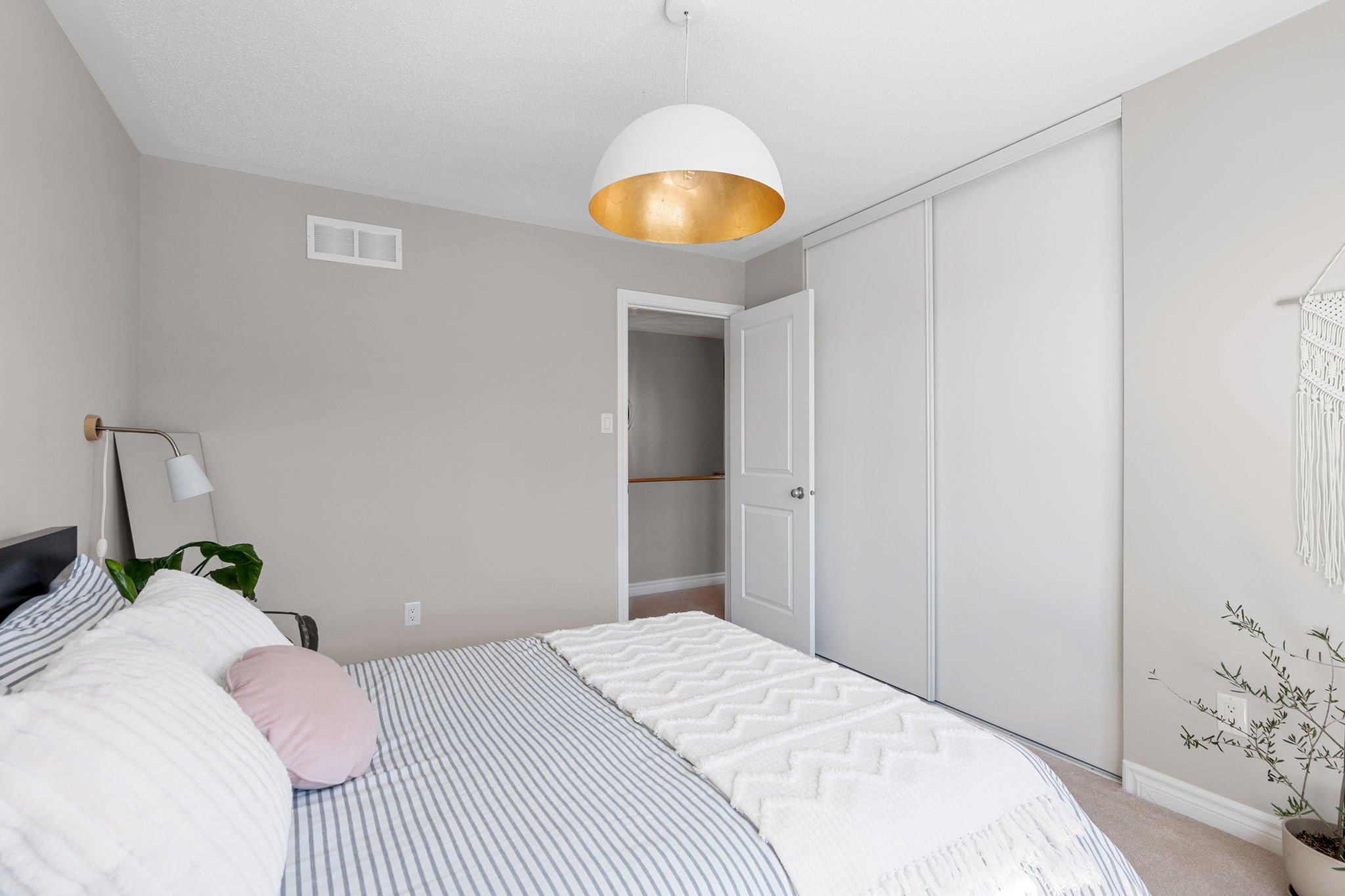 27-web-or-mls-6333-renaud-rd.jpg