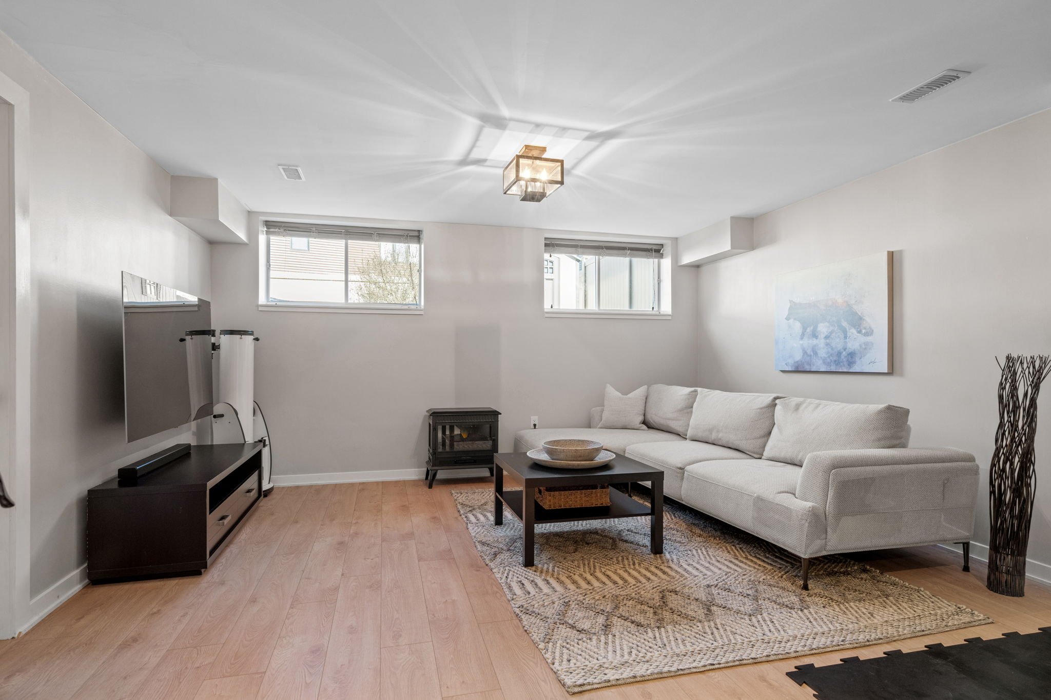 22-web-or-mls-6333-renaud-rd.jpg