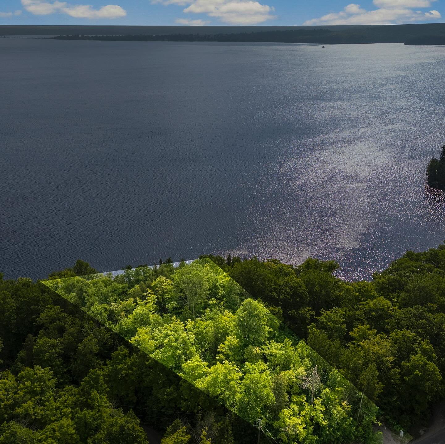 Is lake life calling you? A chance to build your dream home on the shores of Calabogie Lake 🐟

This building lot is located at 233 Barrett Chute, just minutes from Calabogie Peaks, amazing hiking trails, and the village of Calabogie. 

What makes th