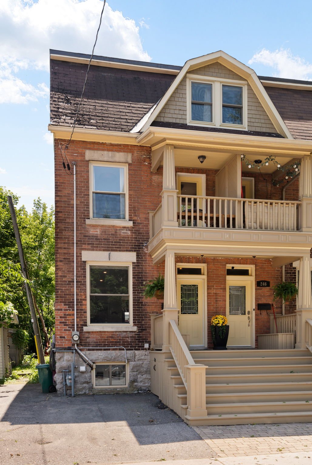 3-web-or-mls-244-flora-st.jpg