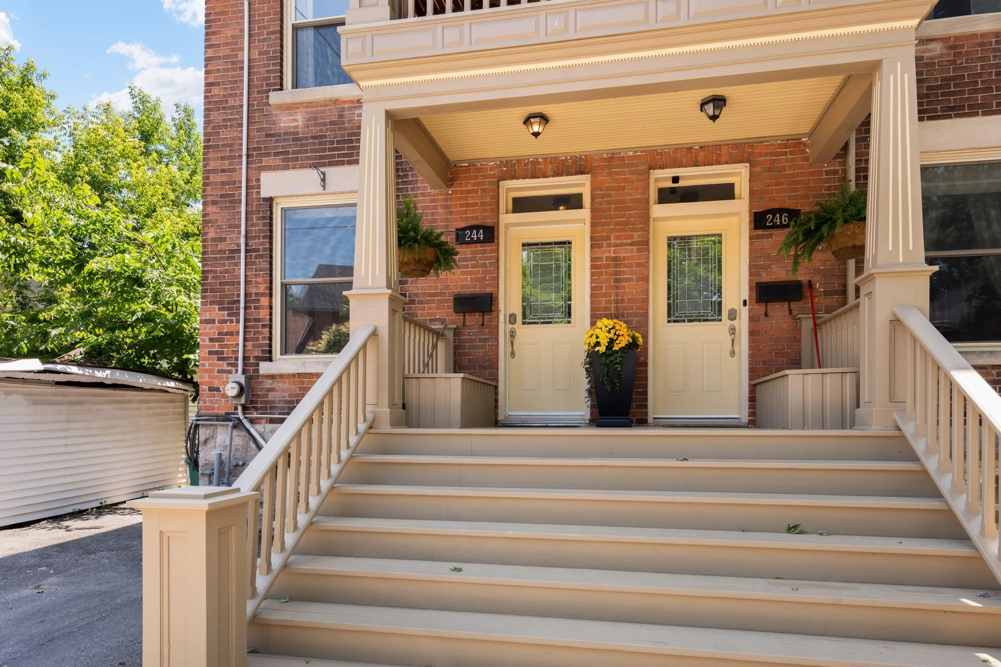 5-web-or-mls-244-flora-st.jpg
