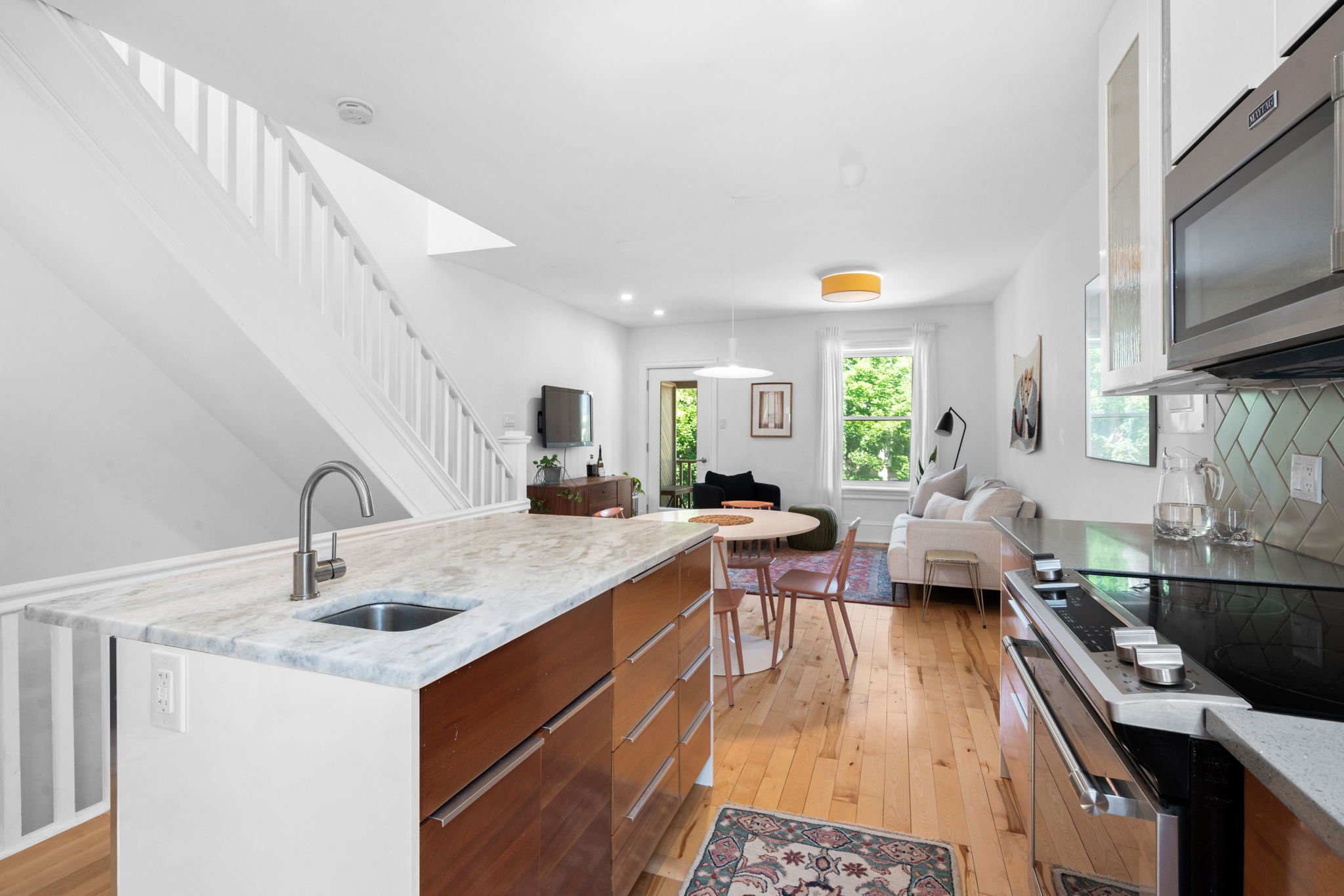 9-web-or-mls-244-flora-st.jpg