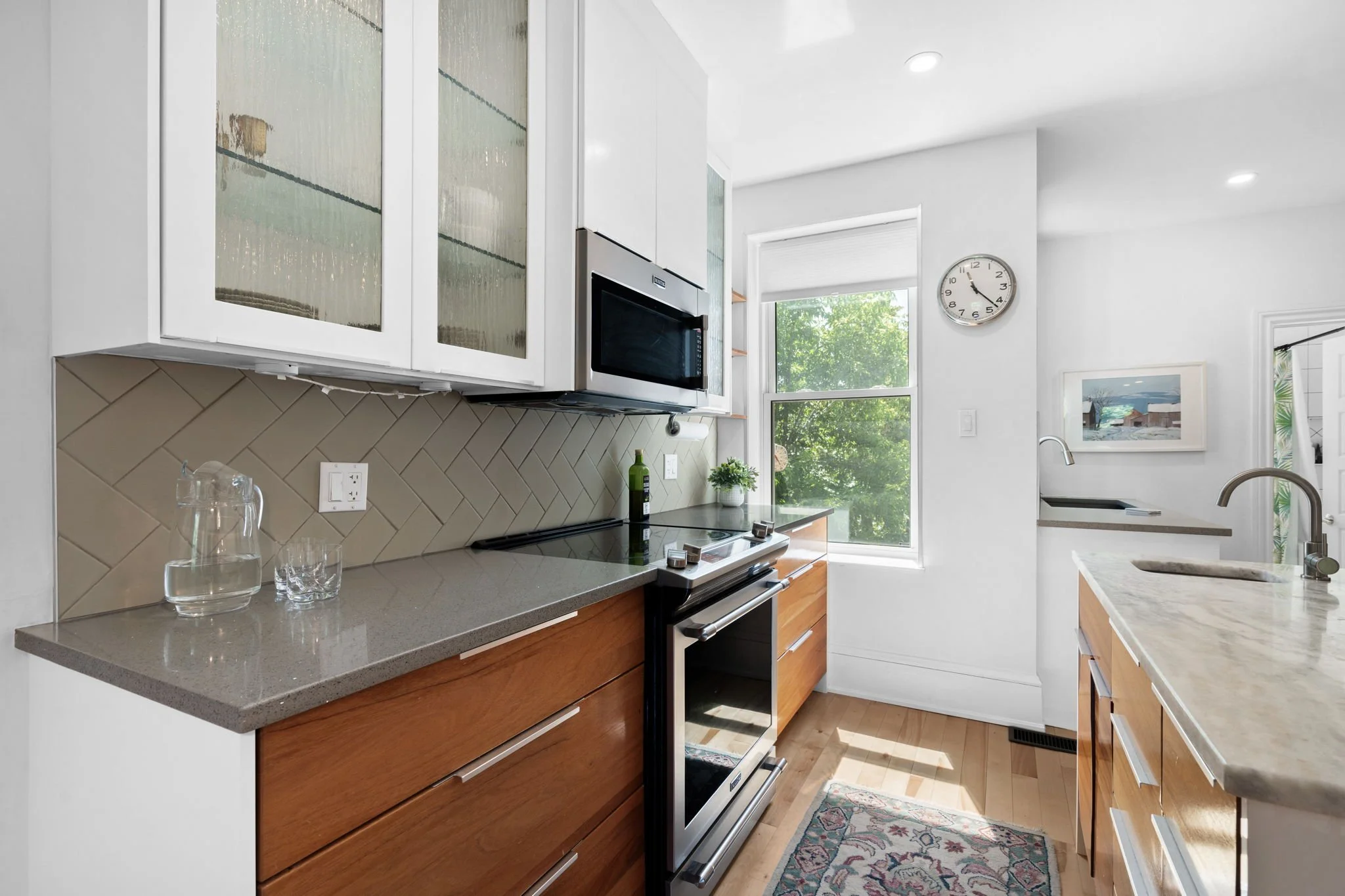 10-web-or-mls-244-flora-st.jpg