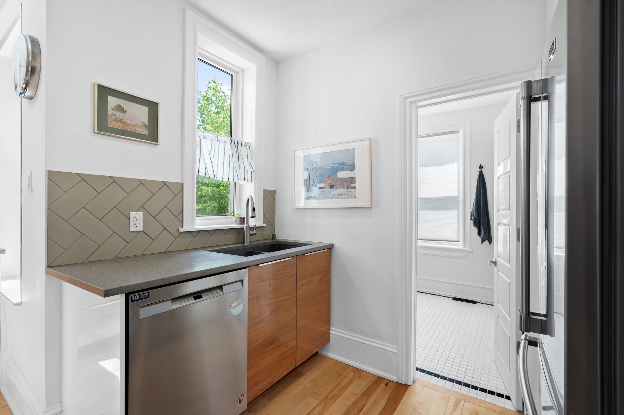 12-web-or-mls-244-flora-st.jpg