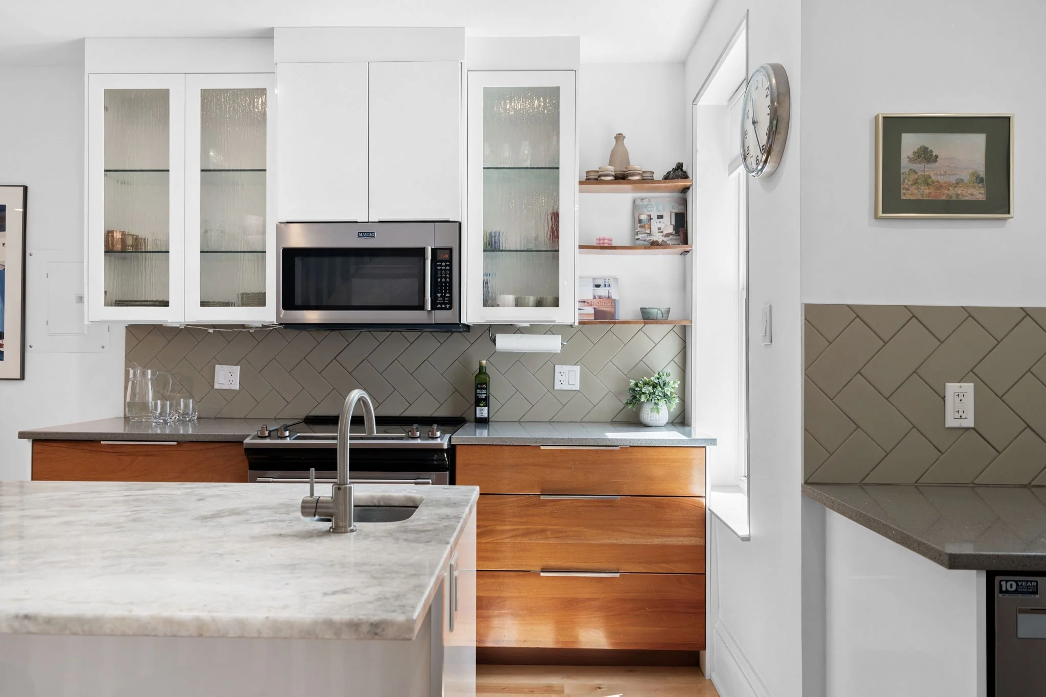 14-web-or-mls-244-flora-st.jpg