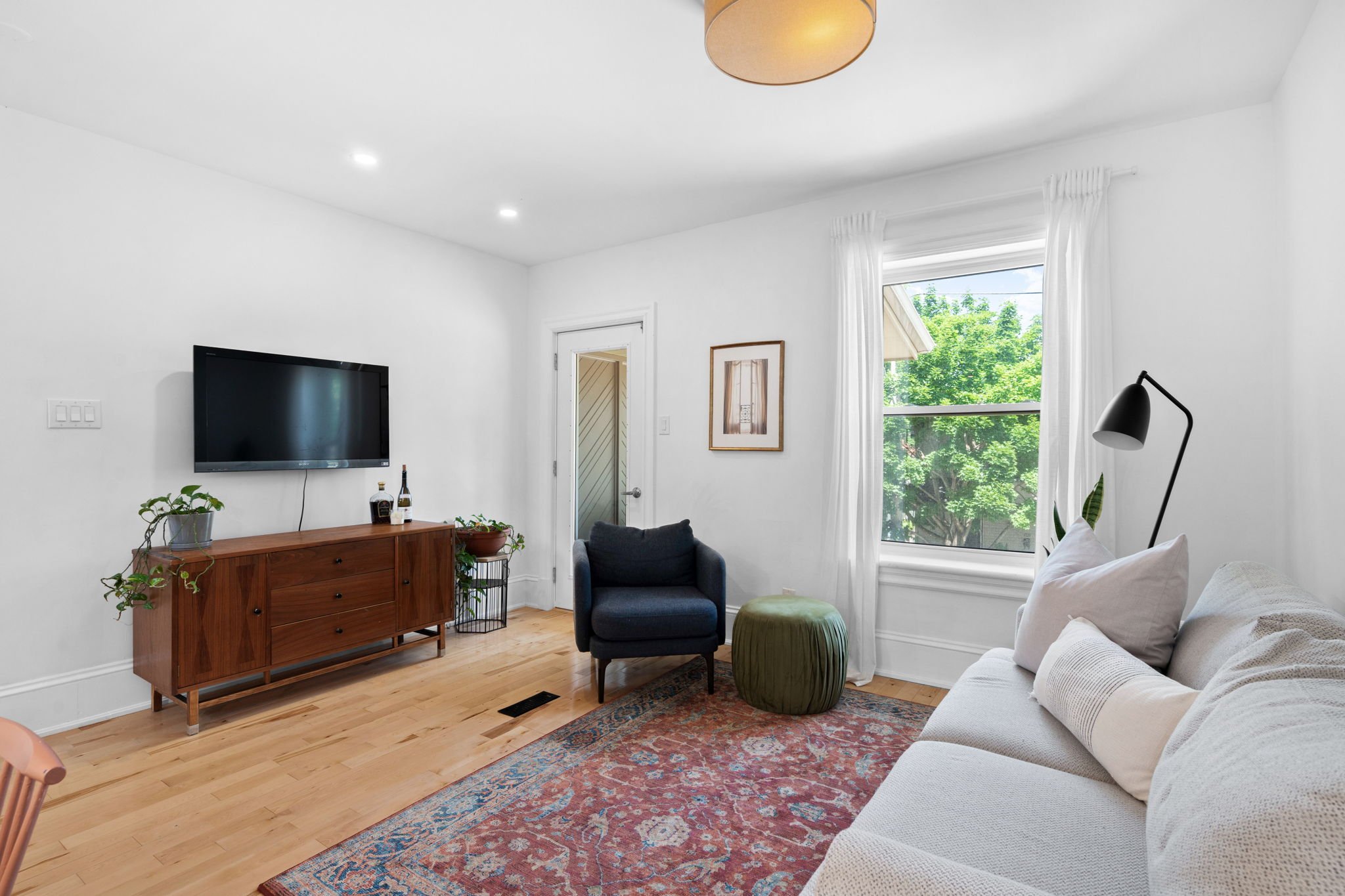 20-web-or-mls-244-flora-st.jpg