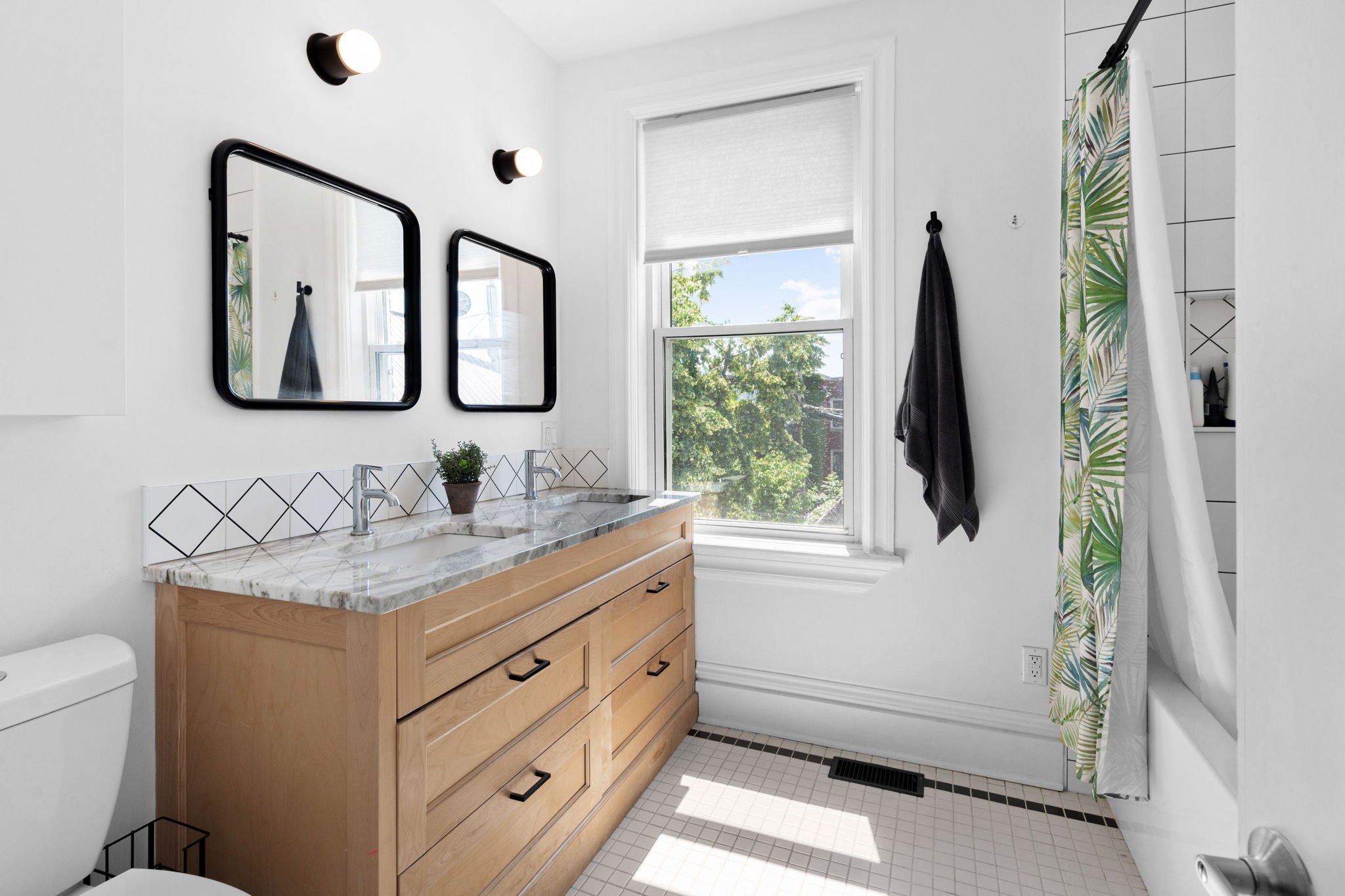 22-web-or-mls-244-flora-st.jpg