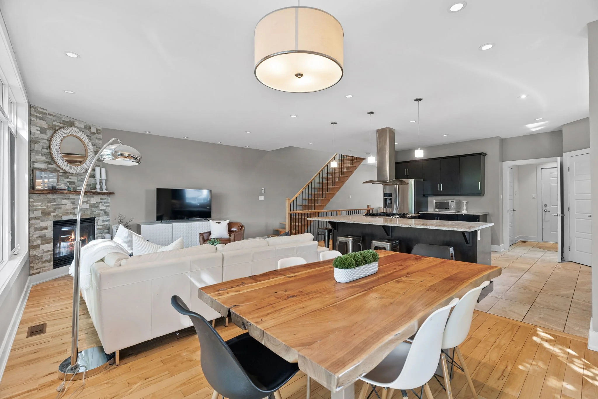 13-web-or-mls-1103-normandy-crescent.jpg