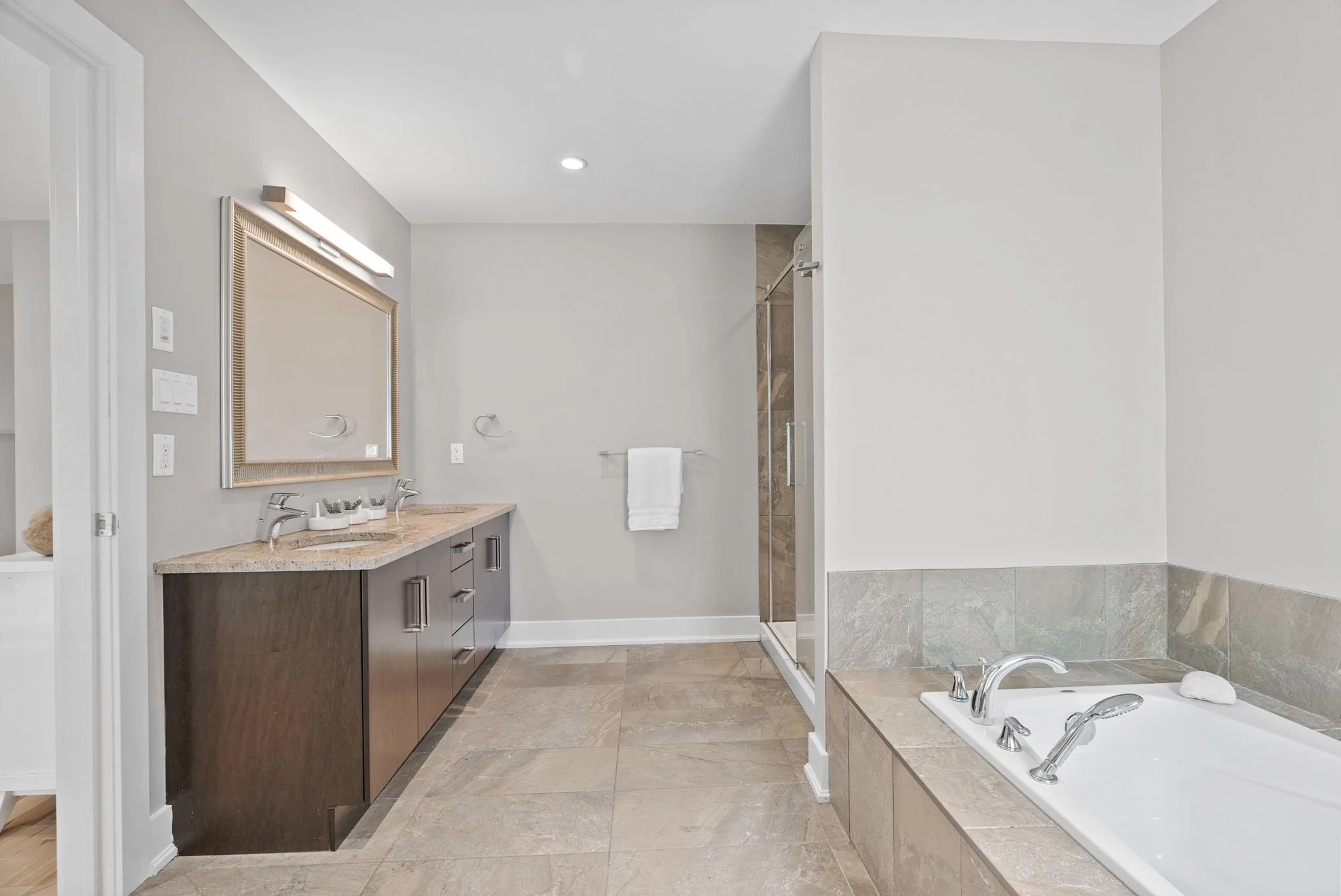 21-web-or-mls-1103-normandy-crescent.jpg