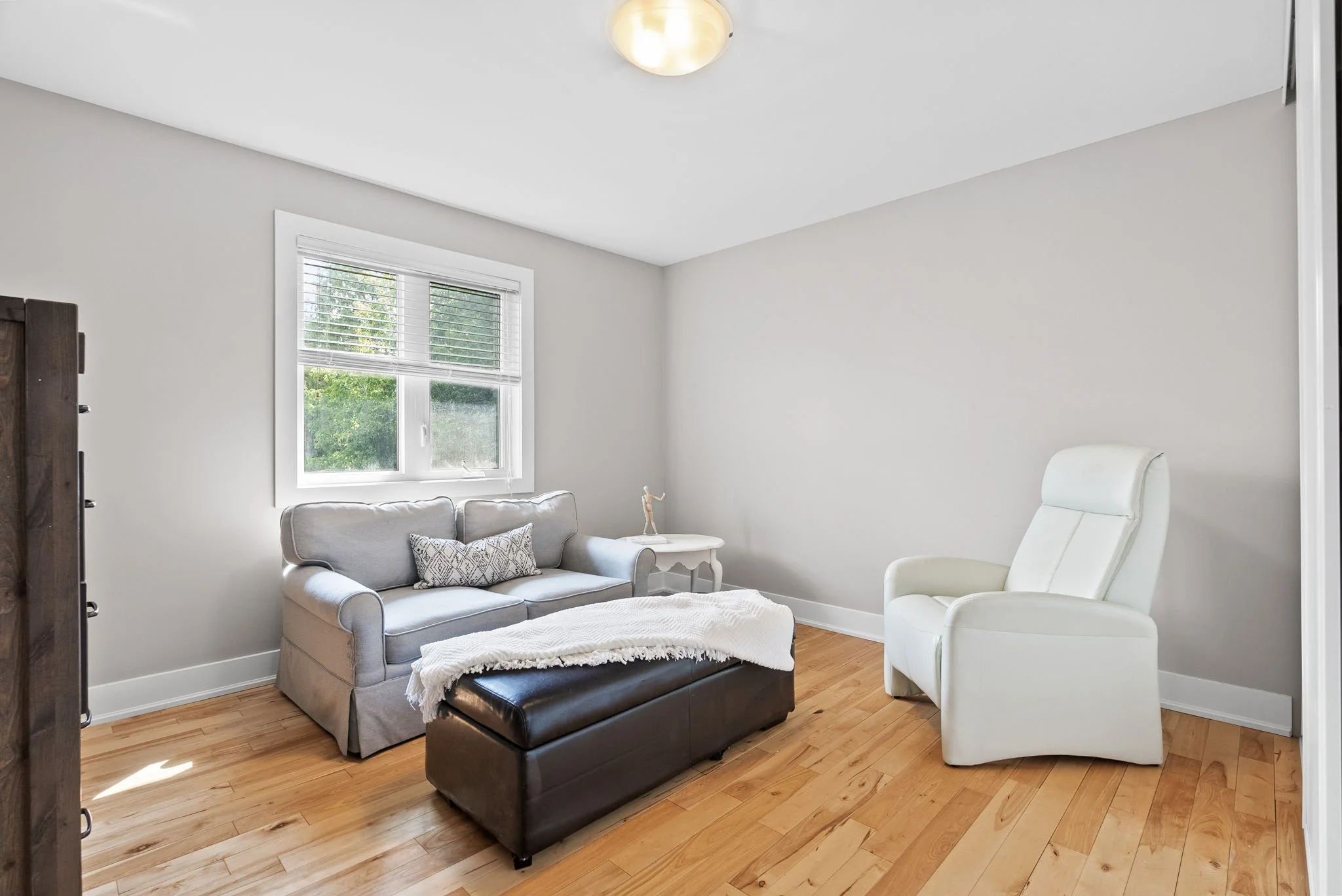 26-web-or-mls-1103-normandy-crescent.jpg