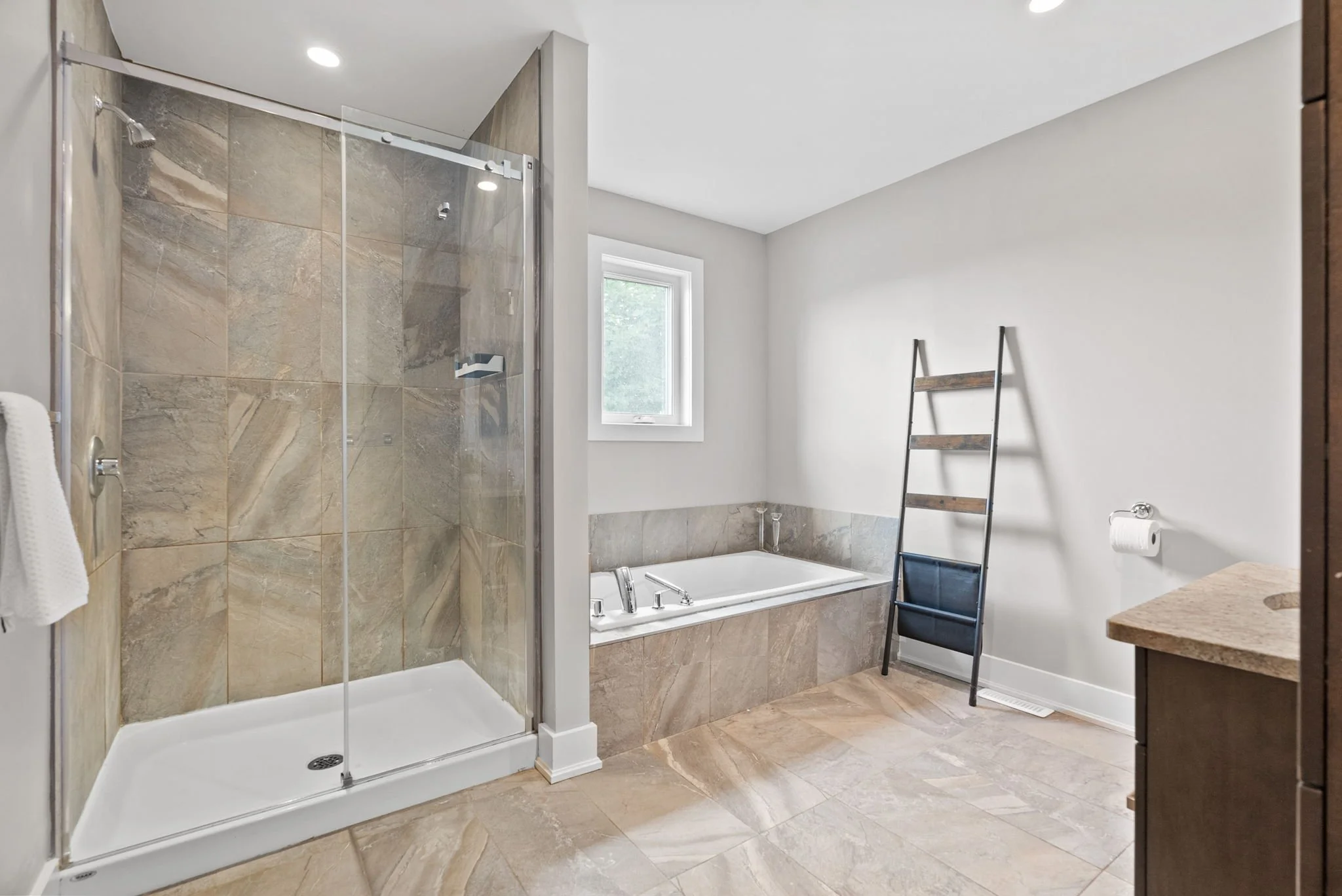 30-web-or-mls-1103-normandy-crescent.jpg